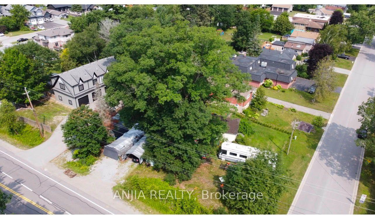 Photo 4 of 2 Oak Avenue, East Gwillimbury, Holland Landing — HOMEH