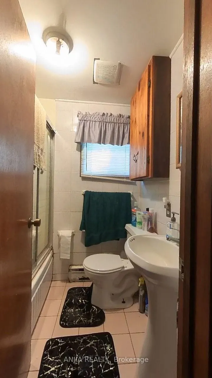 Photo 18 of 2 Oak Avenue, East Gwillimbury, Holland Landing — HOMEH