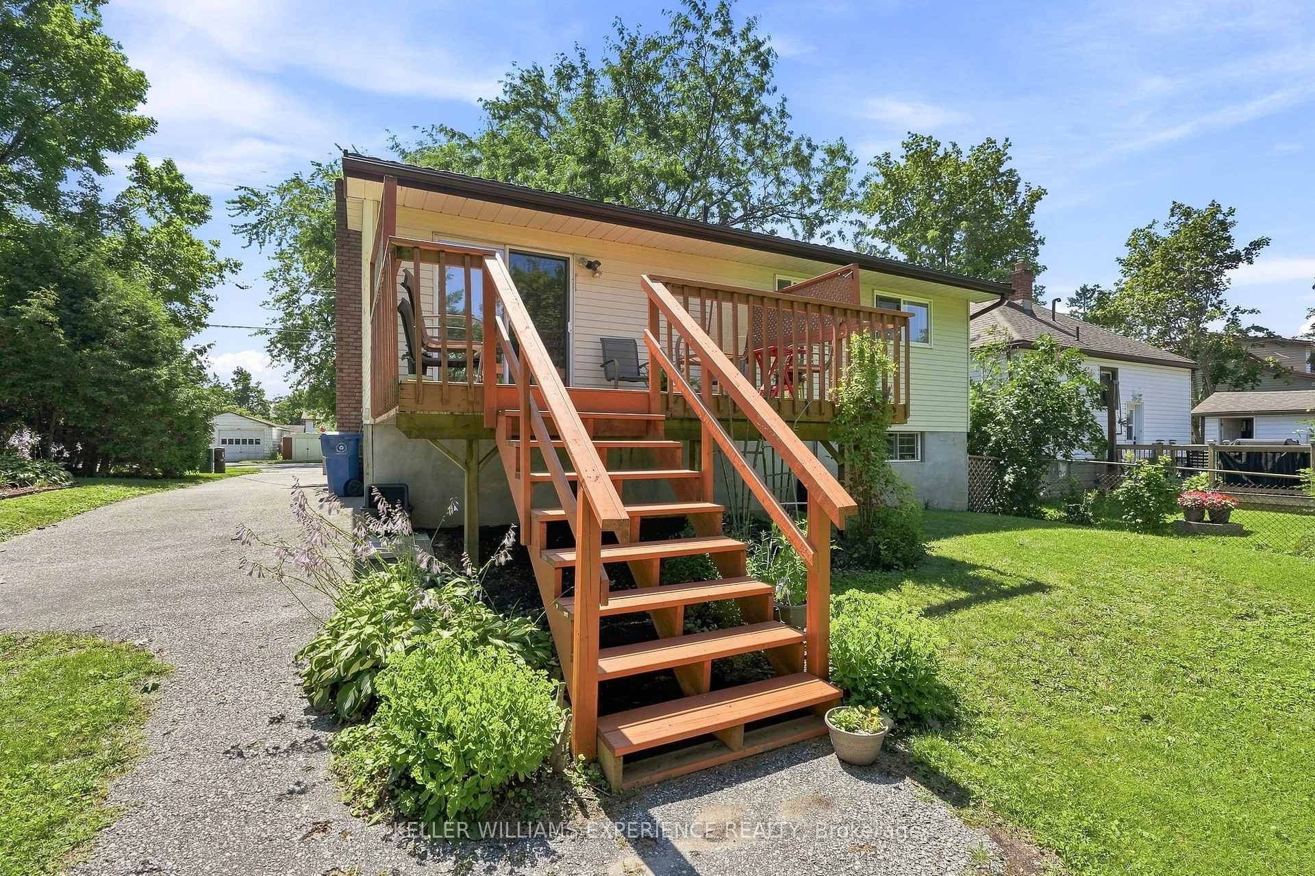 Photo 16 of 364 Mary Street, Orillia — HOMEH