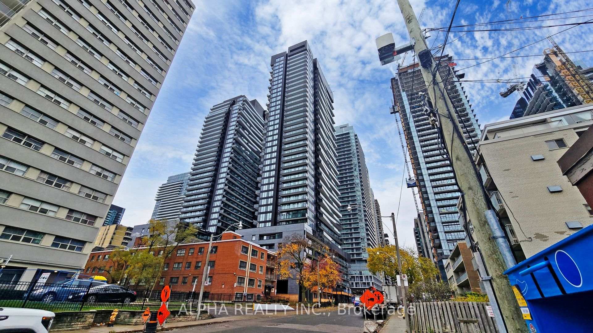 Photo 3 of Unit 515, 117 Broadway Avenue, Toronto, Mount Pleasant West — HOMEH