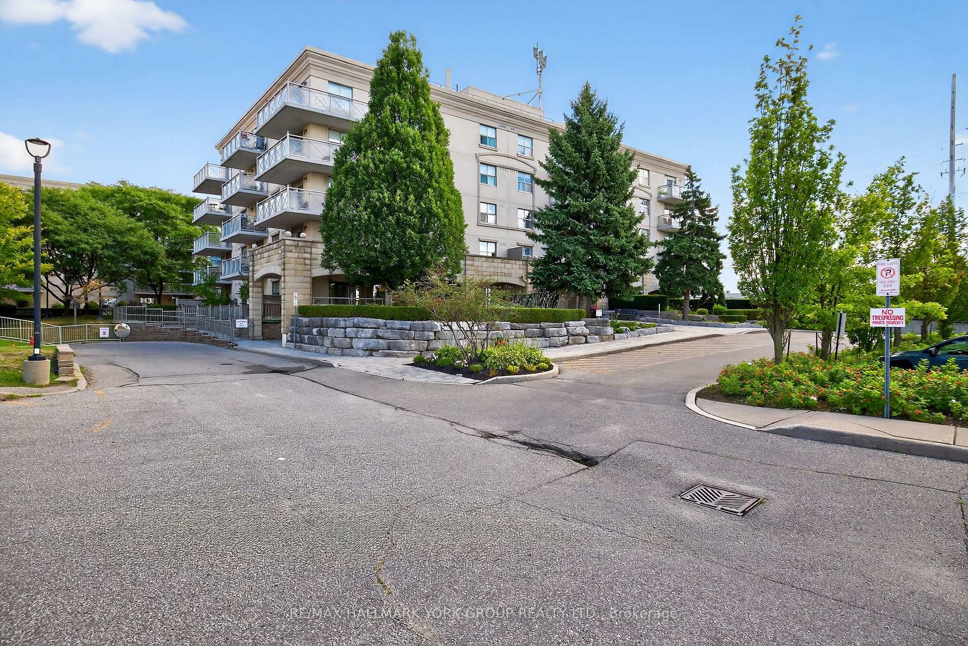 Photo 2 of Unit 509, 2500 Rutherford Road, Vaughan, Maple — HOMEH