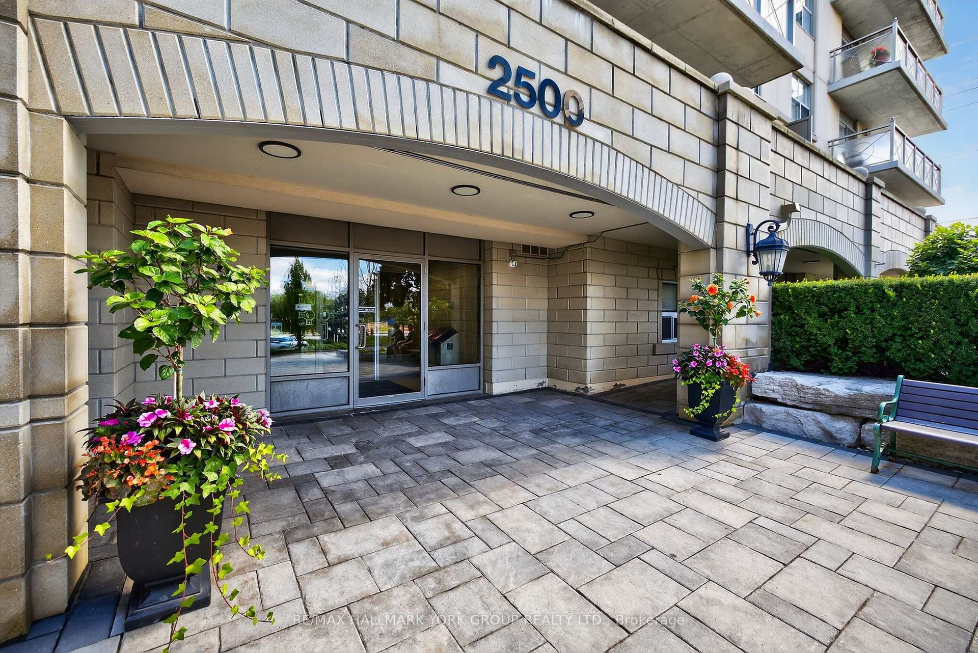 Photo 4 of Unit 509, 2500 Rutherford Road, Vaughan, Maple — HOMEH