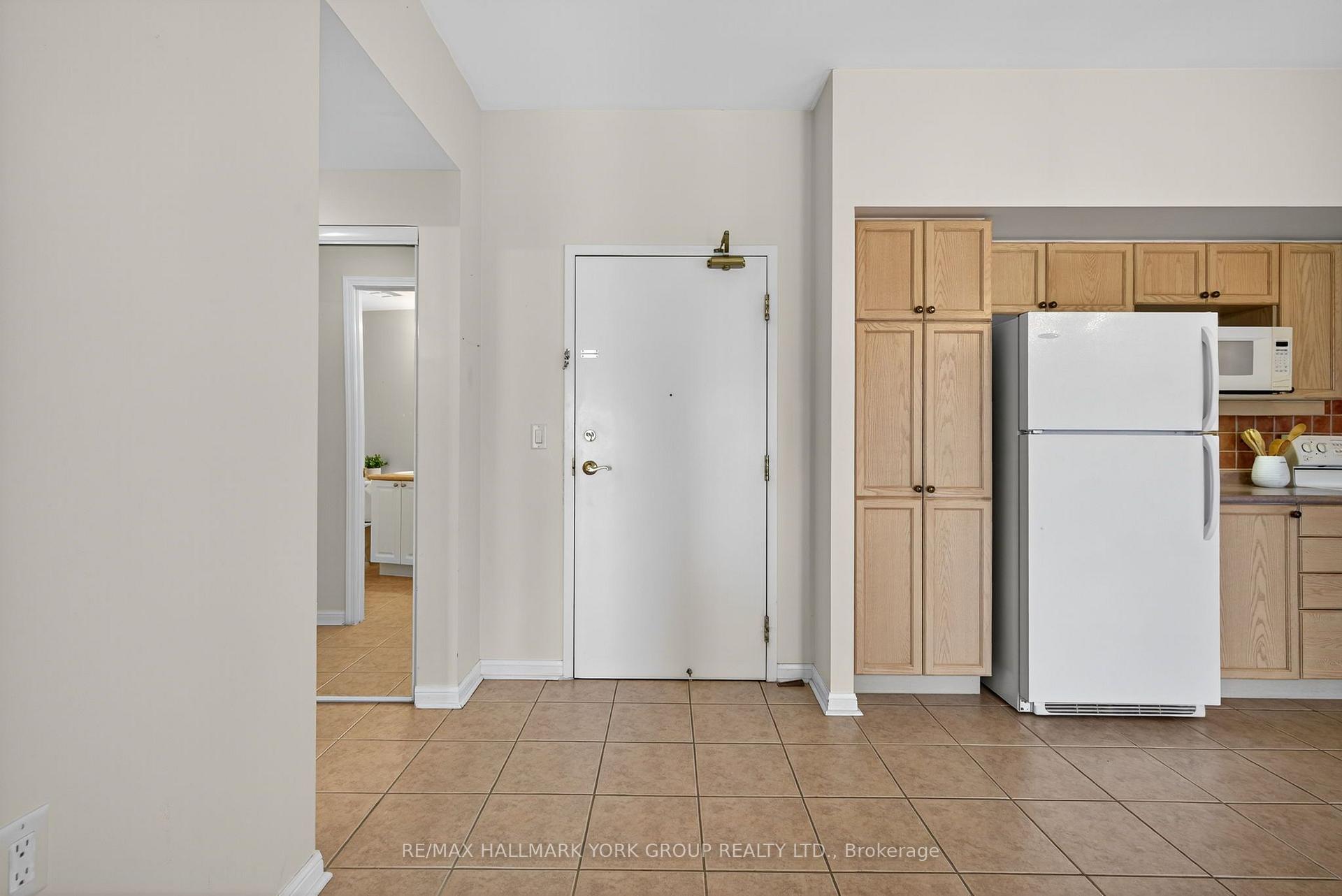 Photo 8 of Unit 509, 2500 Rutherford Road, Vaughan, Maple — HOMEH
