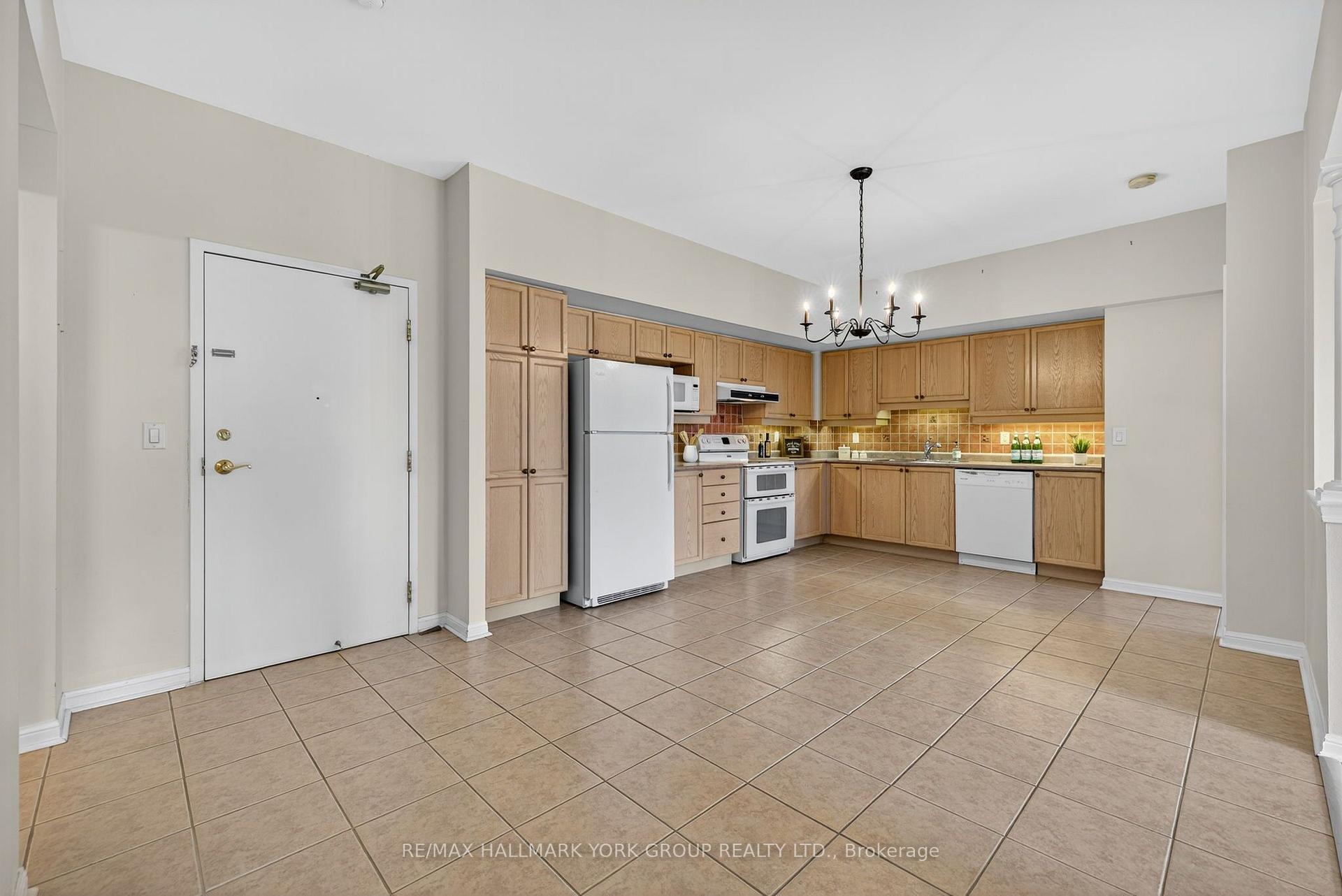 Photo 12 of Unit 509, 2500 Rutherford Road, Vaughan, Maple — HOMEH