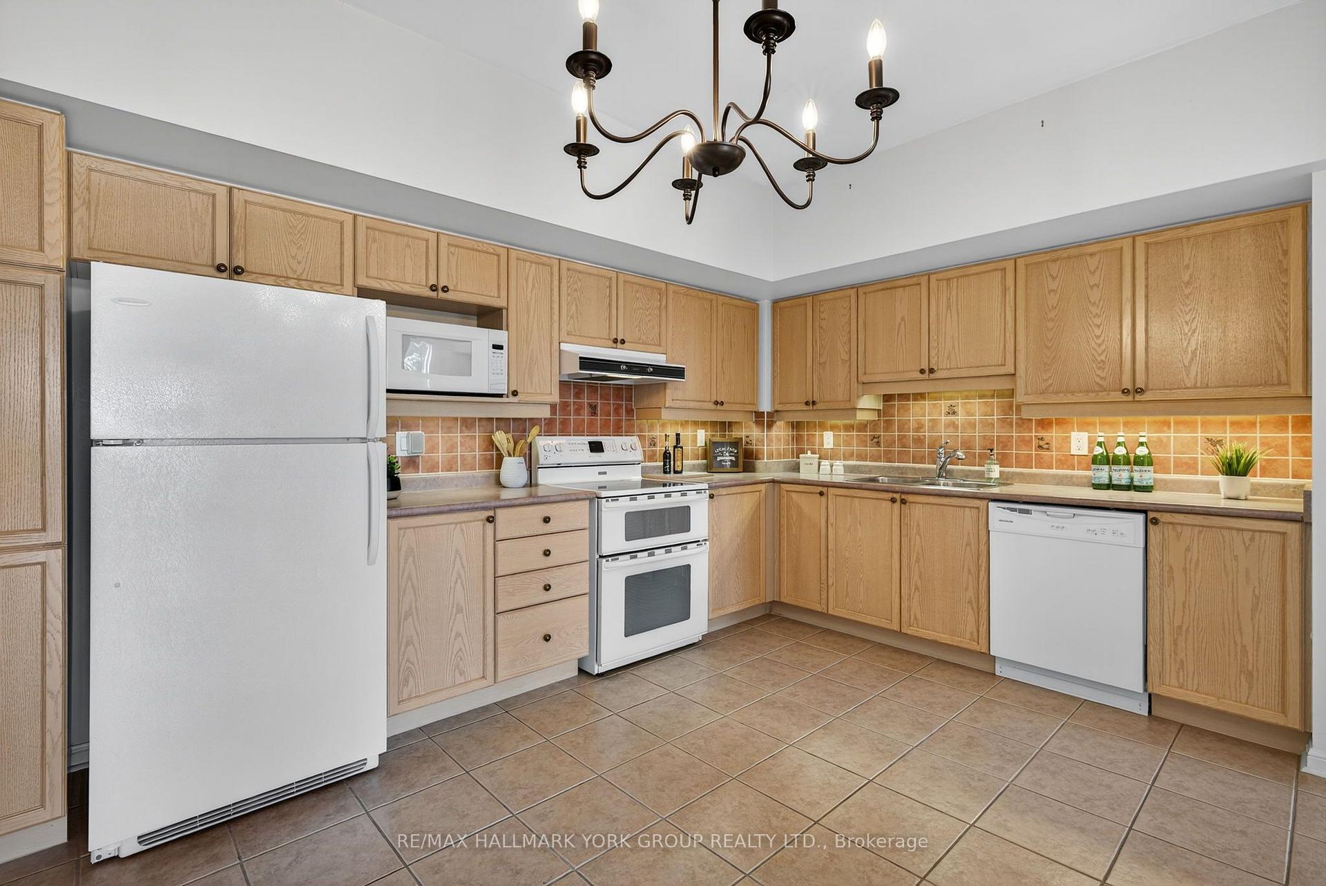 Photo 13 of Unit 509, 2500 Rutherford Road, Vaughan, Maple — HOMEH