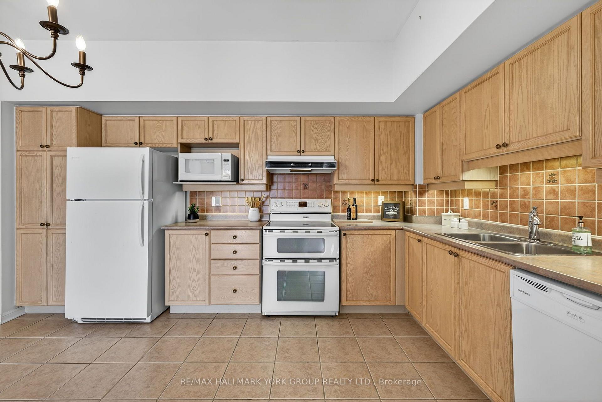 Photo 14 of Unit 509, 2500 Rutherford Road, Vaughan, Maple — HOMEH