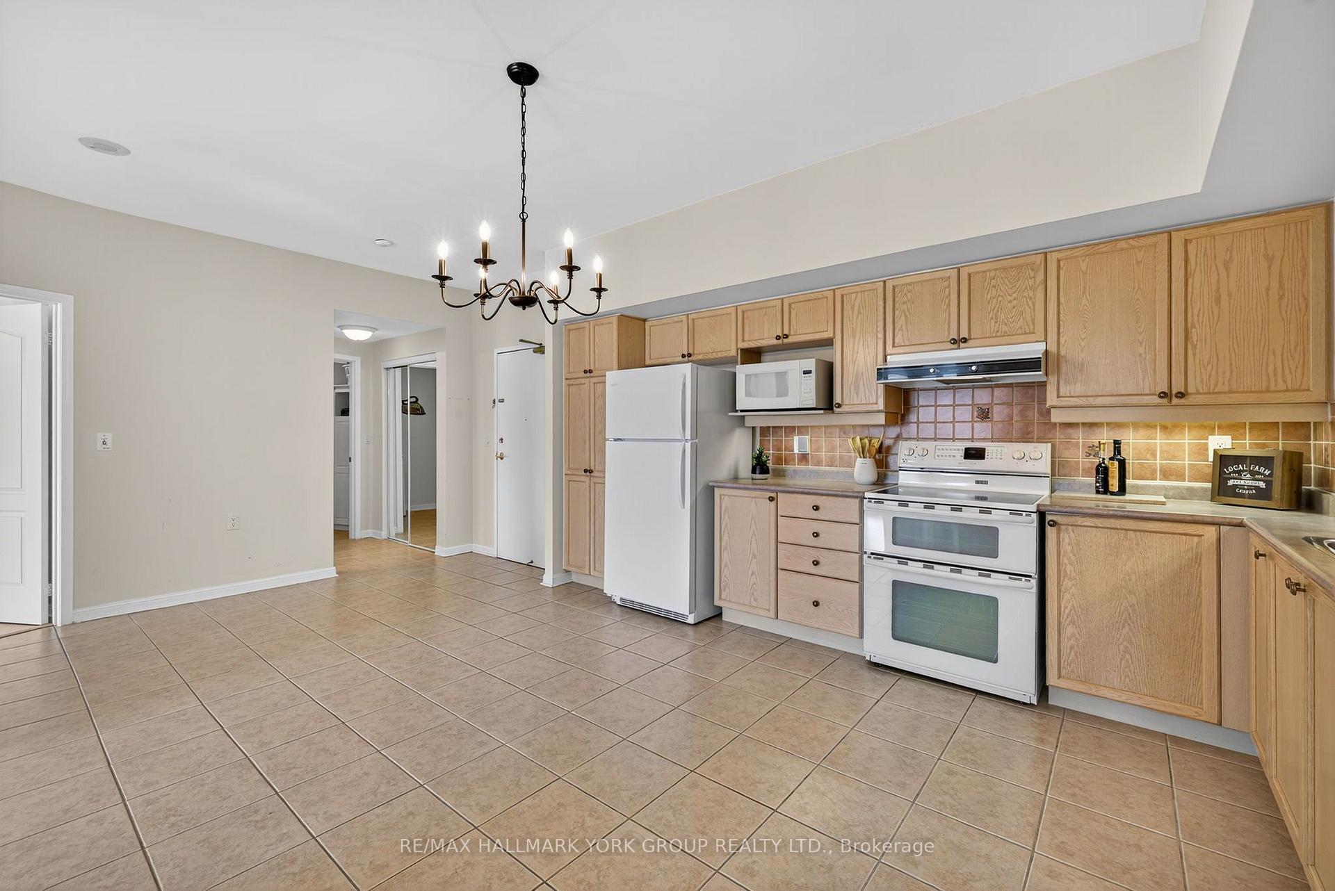 Photo 15 of Unit 509, 2500 Rutherford Road, Vaughan, Maple — HOMEH