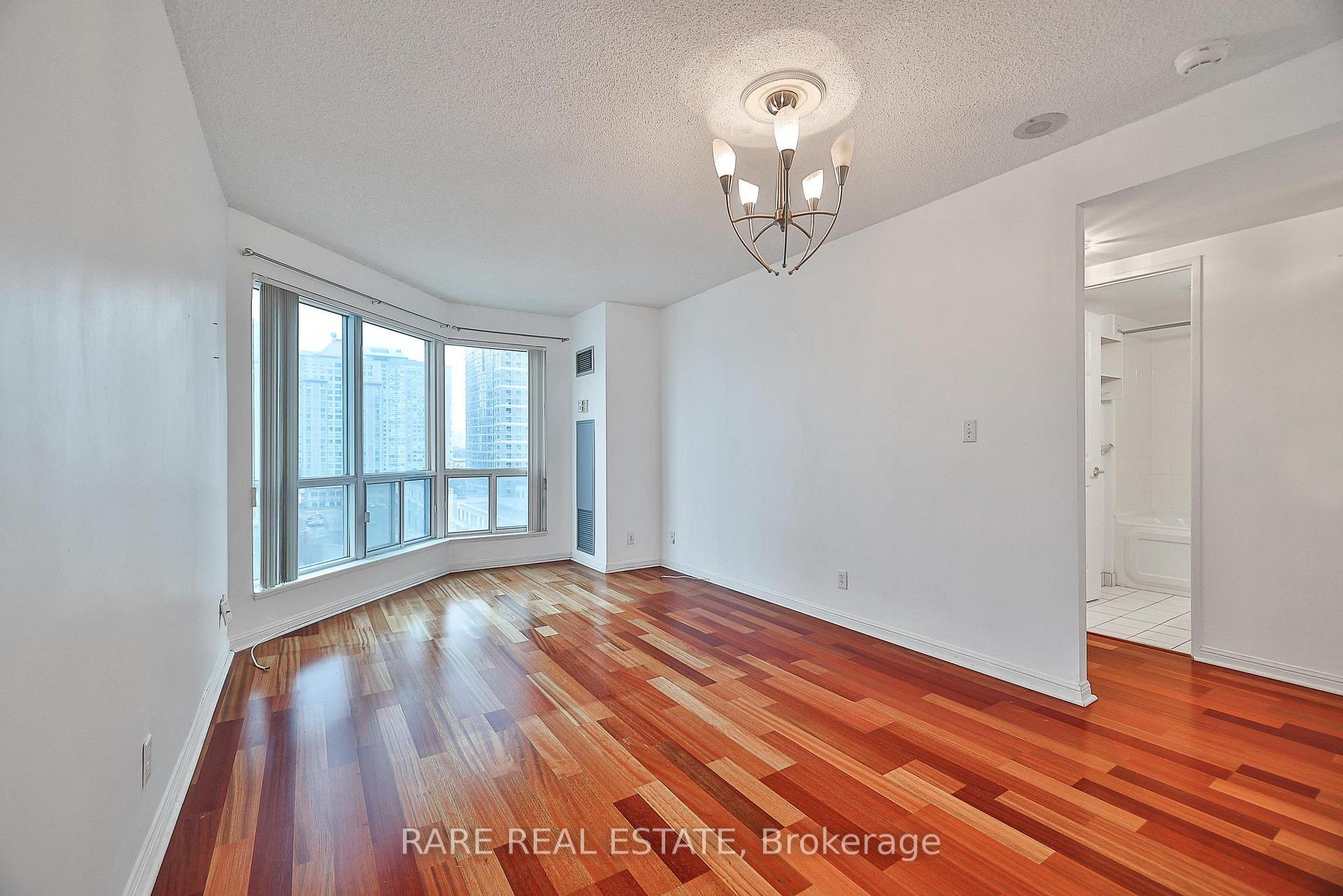 Photo 6 of Unit 1016, 11 Lee Centre Drive, Scarborough, Woburn — HOMEH
