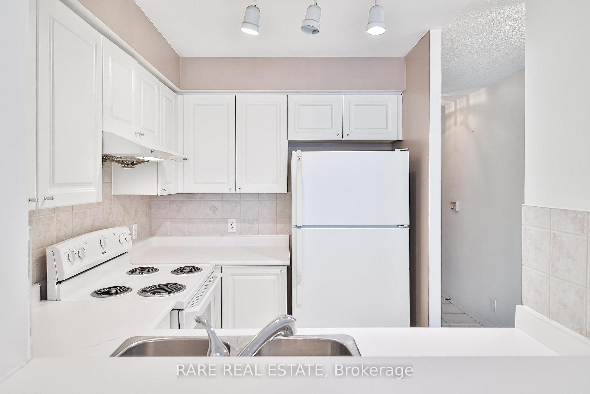 Photo 10 of Unit 1016, 11 Lee Centre Drive, Scarborough, Woburn — HOMEH