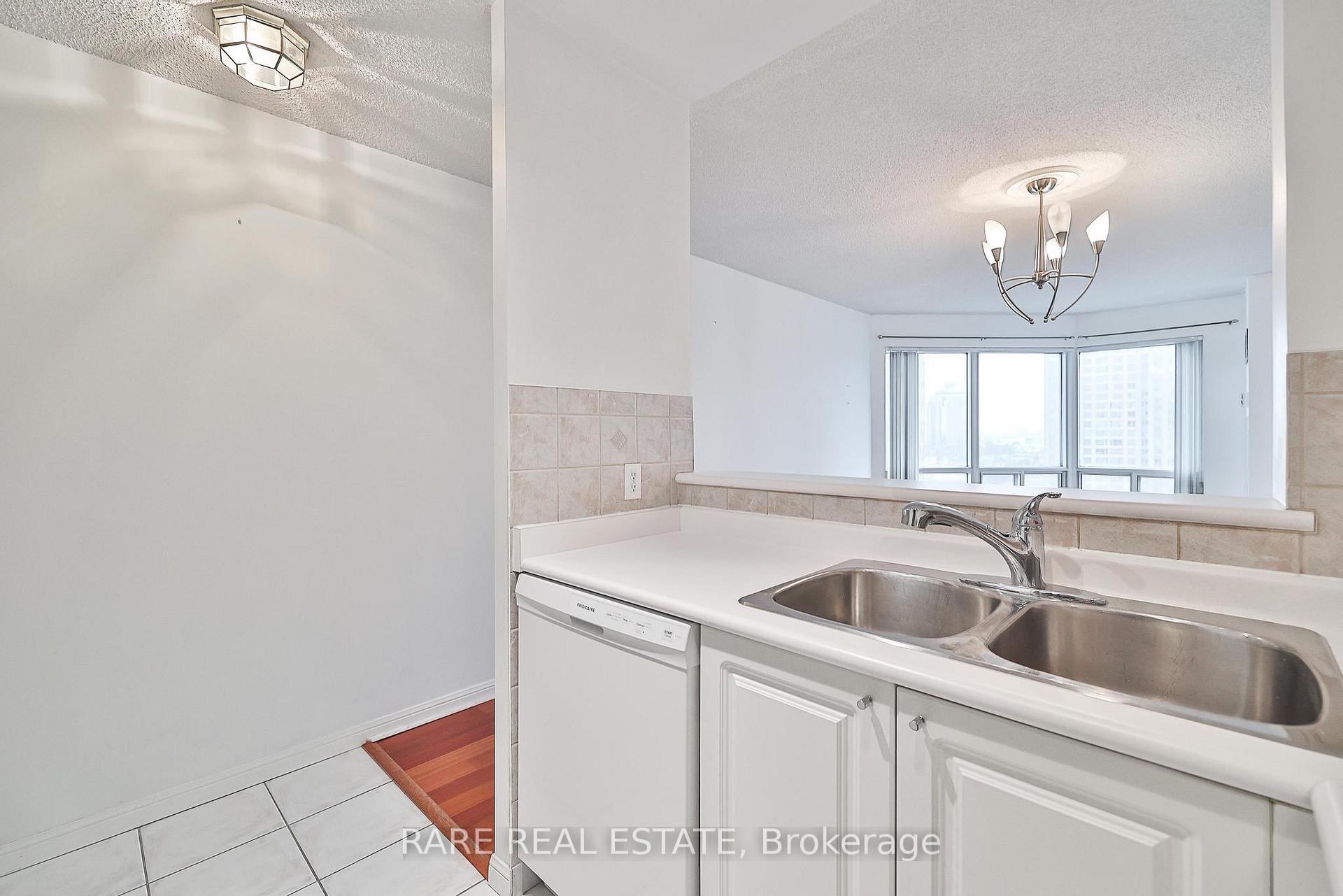 Photo 12 of Unit 1016, 11 Lee Centre Drive, Scarborough, Woburn — HOMEH