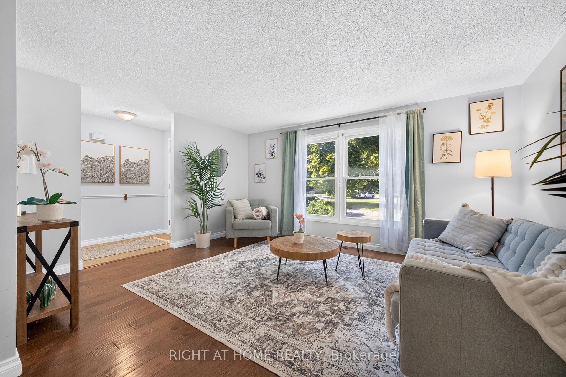 Photo 2 of 6 Bardadyn Court, St. Catharines, Lakeport — HOMEH