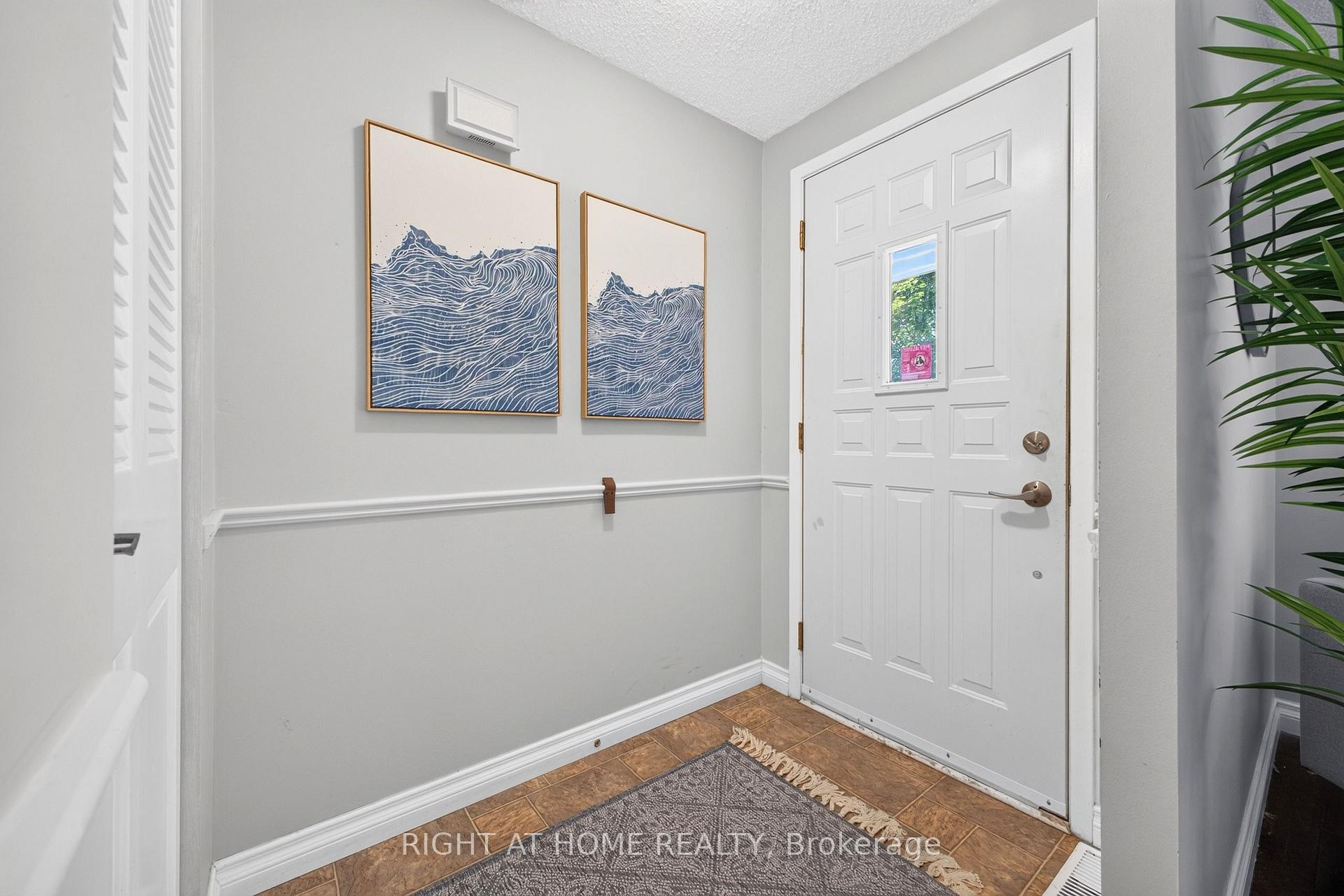 Photo 3 of 6 Bardadyn Court, St. Catharines, Lakeport — HOMEH