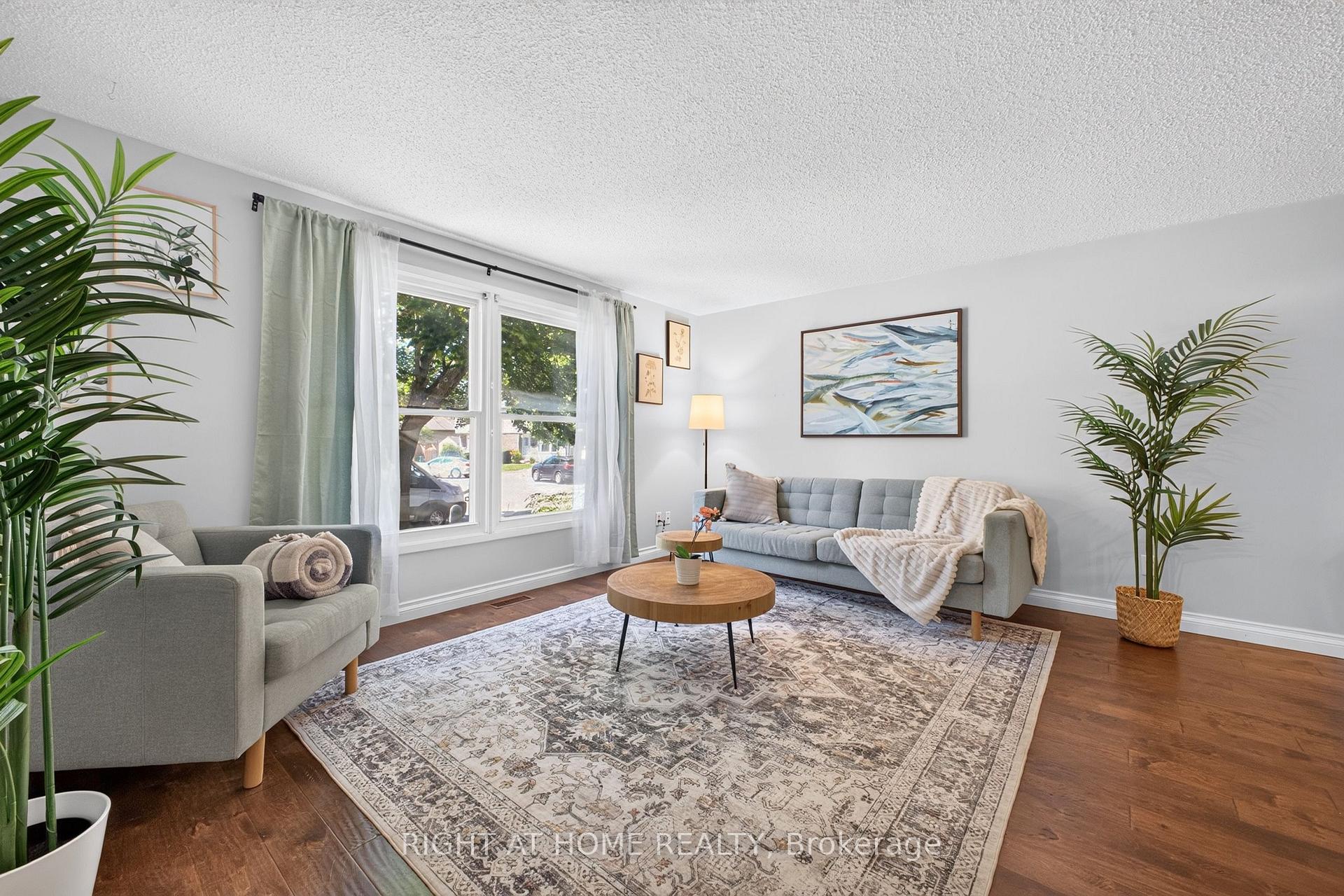 Photo 4 of 6 Bardadyn Court, St. Catharines, Lakeport — HOMEH