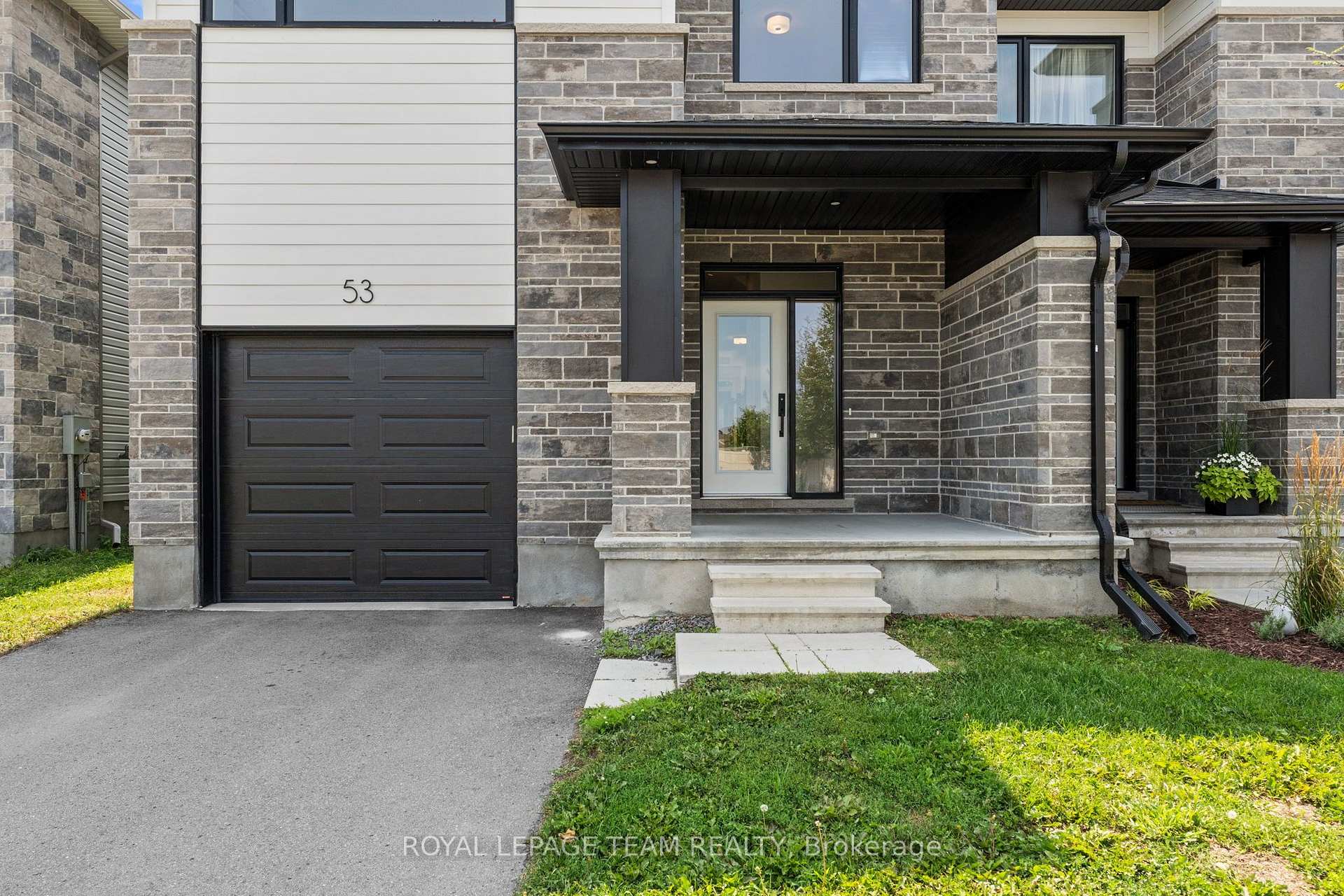 Photo 3 of 53 Mac Beattie Drive, Arnprior, Arnprior — HOMEH
