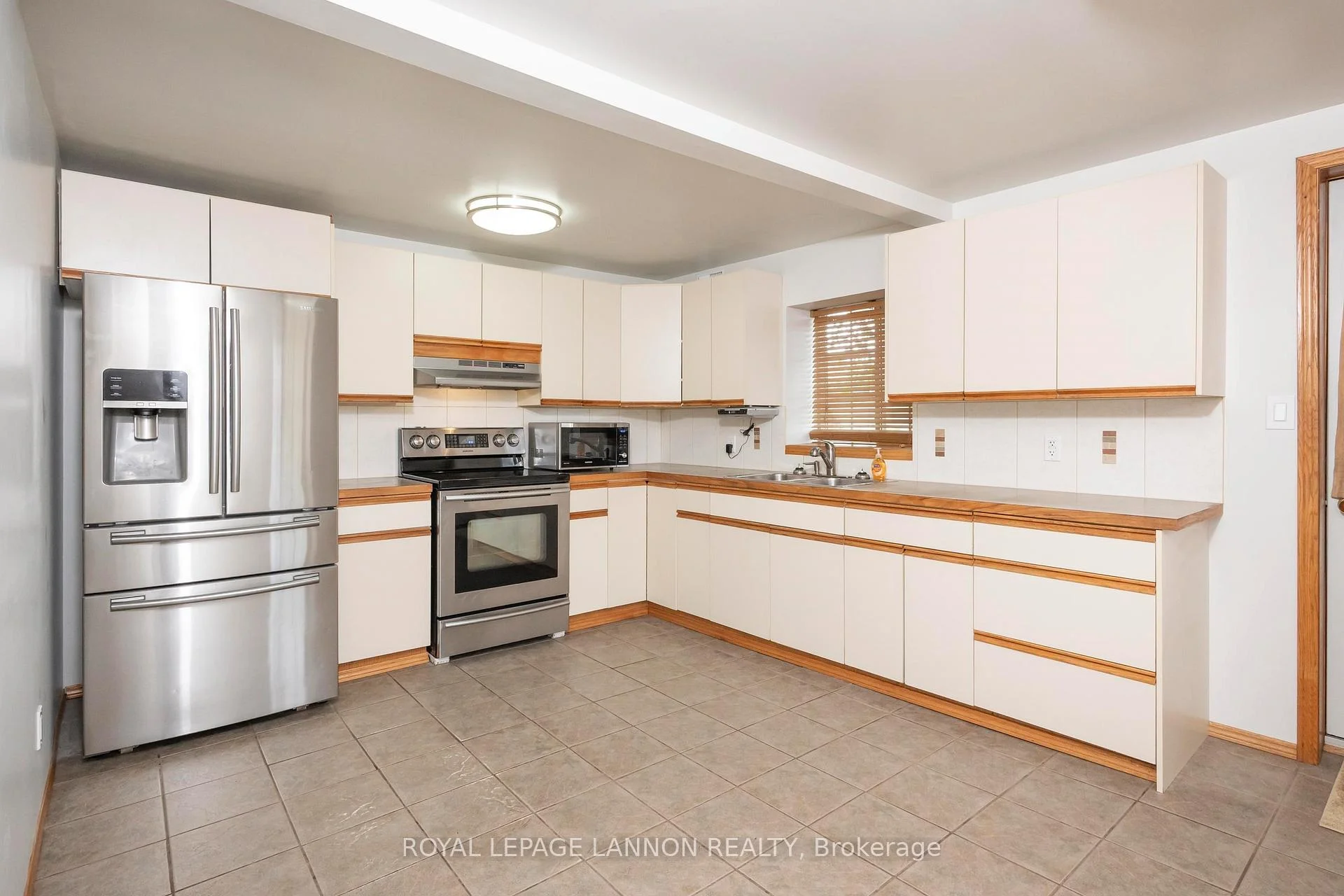 Photo 4 of 127 Court St S, Thunder Bay, Court / Cumberland — HOMEH