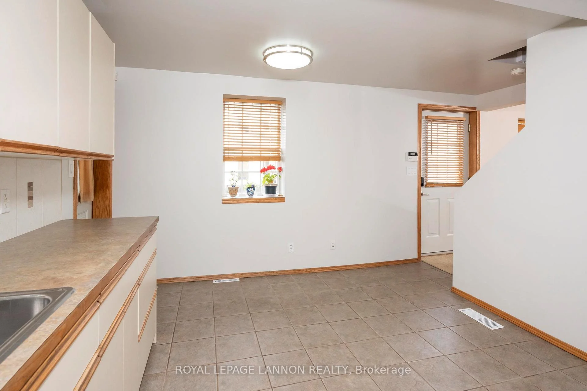 Photo 7 of 127 Court St S, Thunder Bay, Court / Cumberland — HOMEH