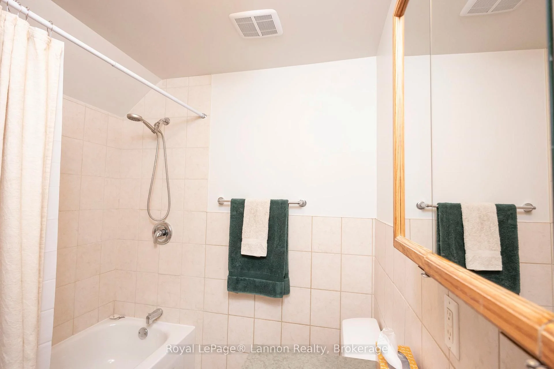 Photo 24 of 127 Court St S, Thunder Bay, Court / Cumberland — HOMEH