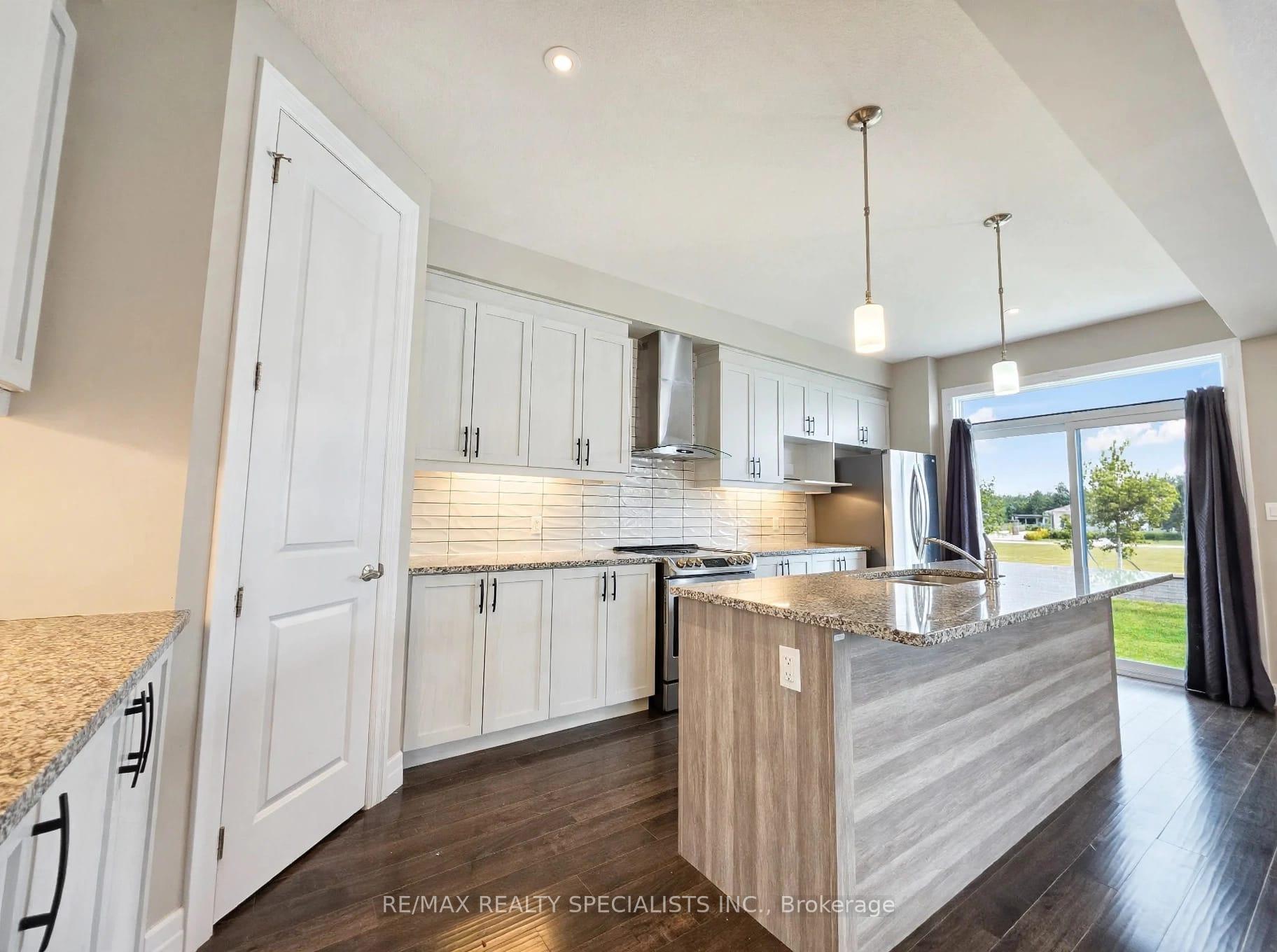 Photo 8 of 3074 Turner Crescent, London, South U — HOMEH