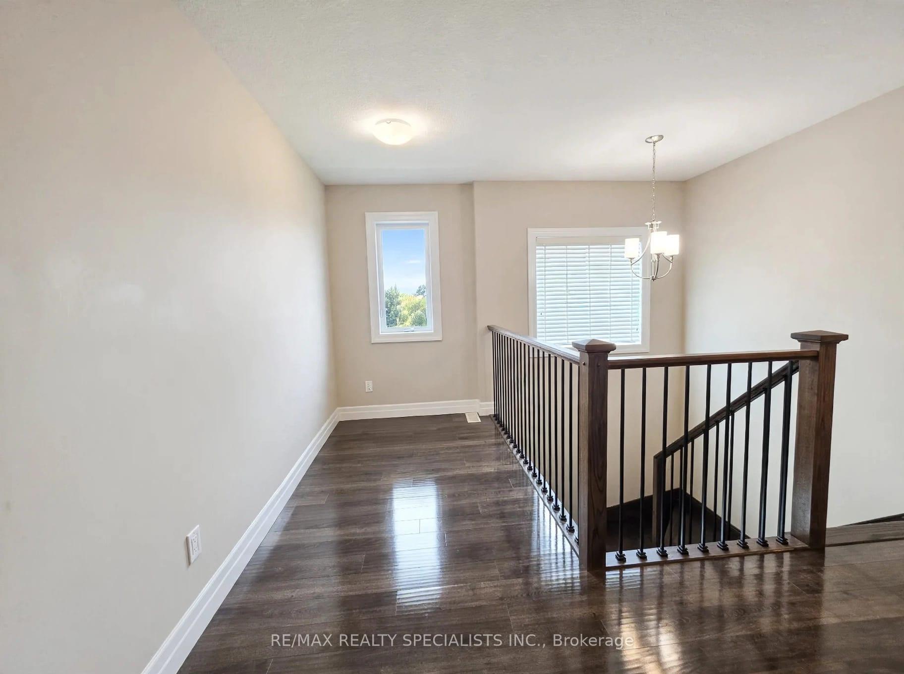 Photo 10 of 3074 Turner Crescent, London, South U — HOMEH