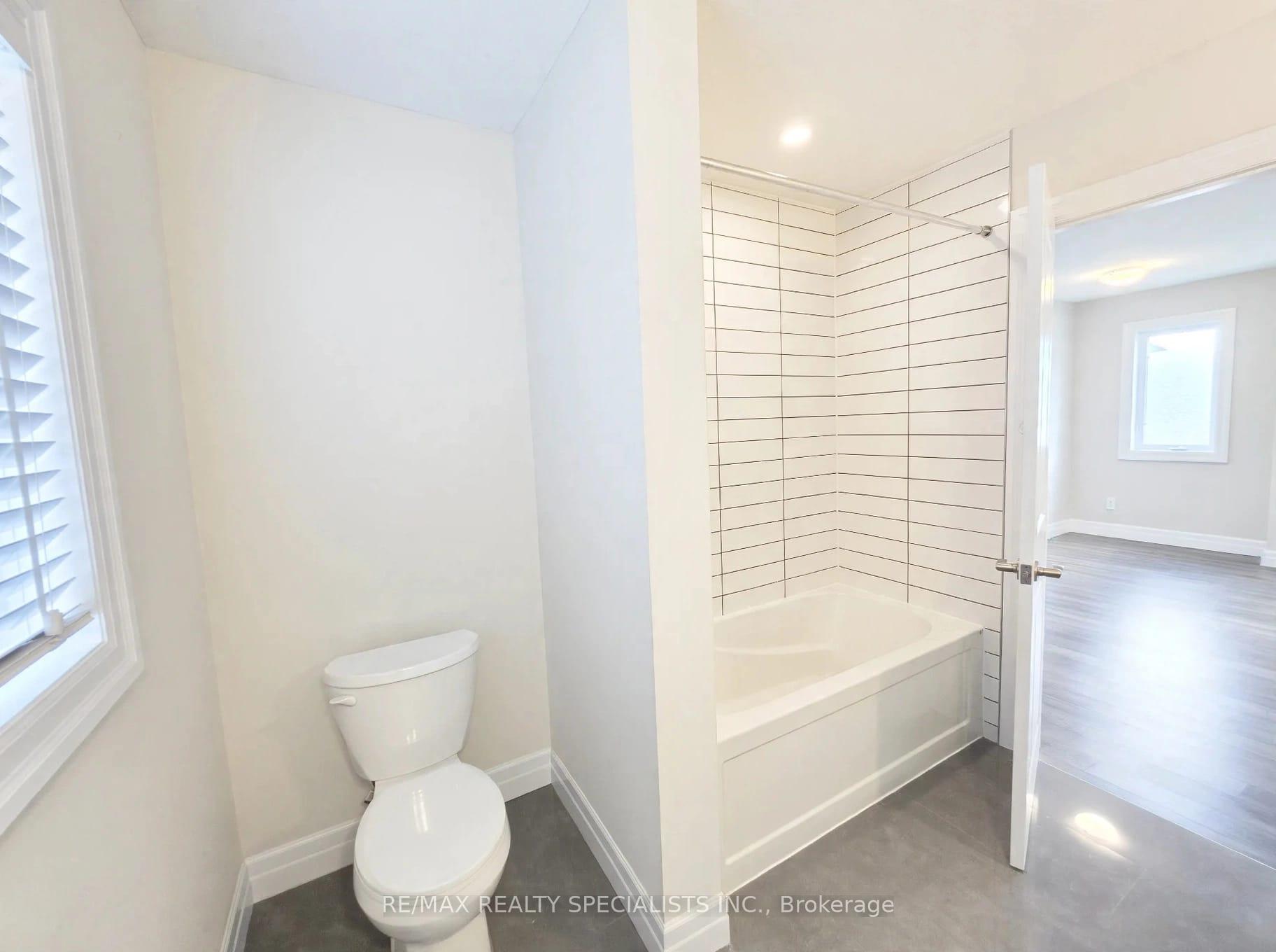 Photo 19 of 3074 Turner Crescent, London, South U — HOMEH