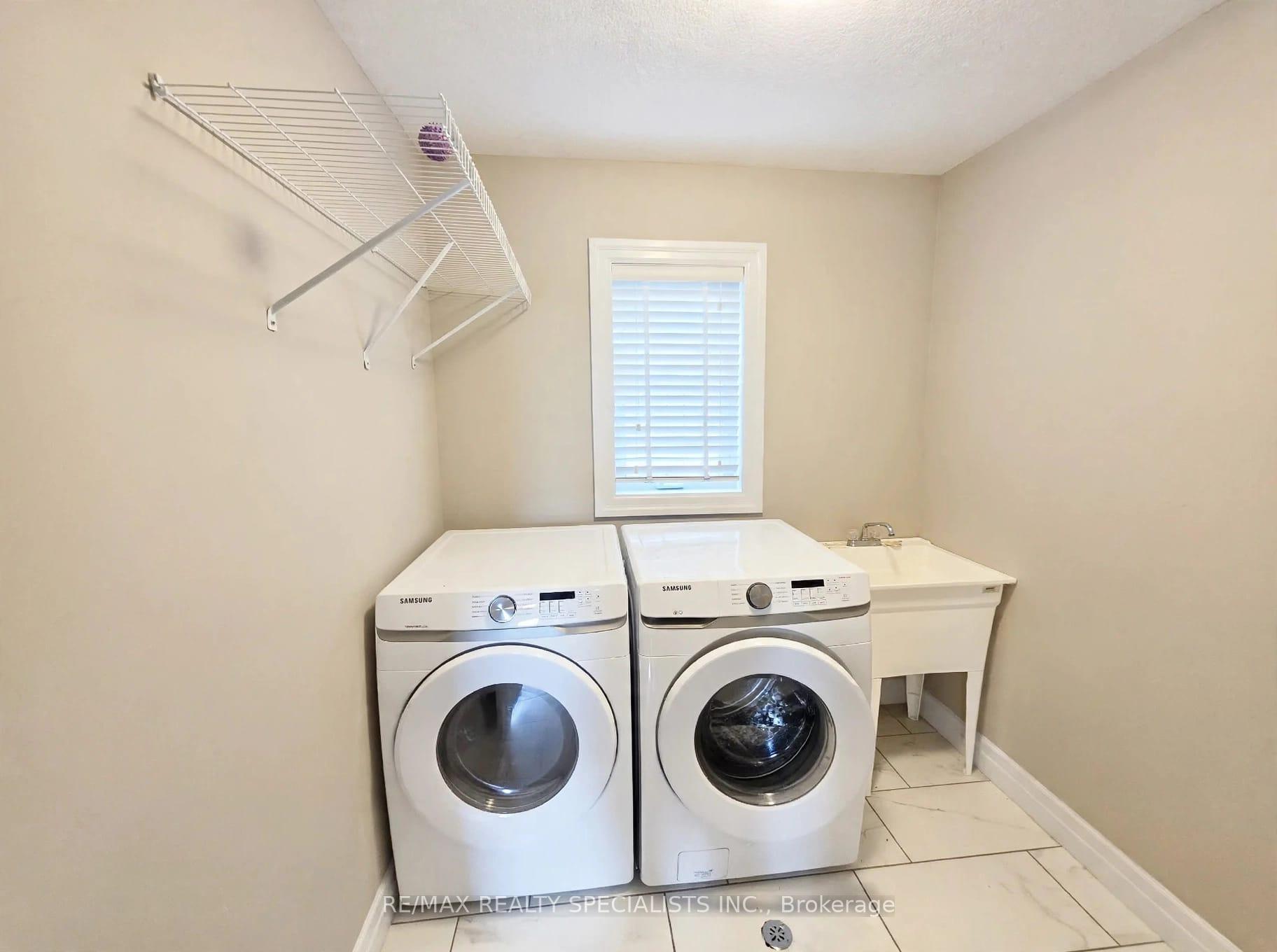 Photo 11 of 3074 Turner Crescent, London, South U — HOMEH
