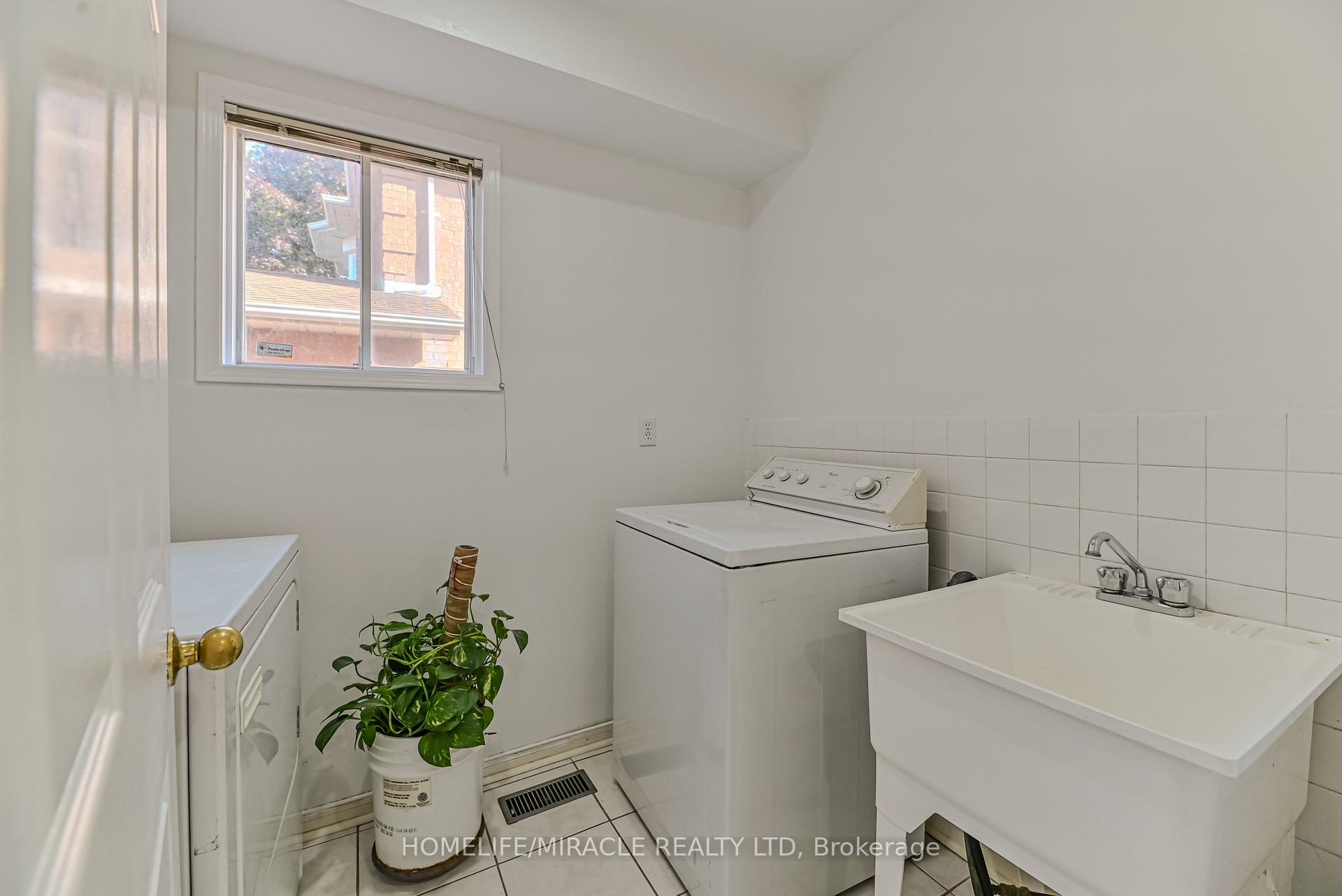 Photo 10 of 36 Letty Avenue, Brampton, Fletcher's West — HOMEH
