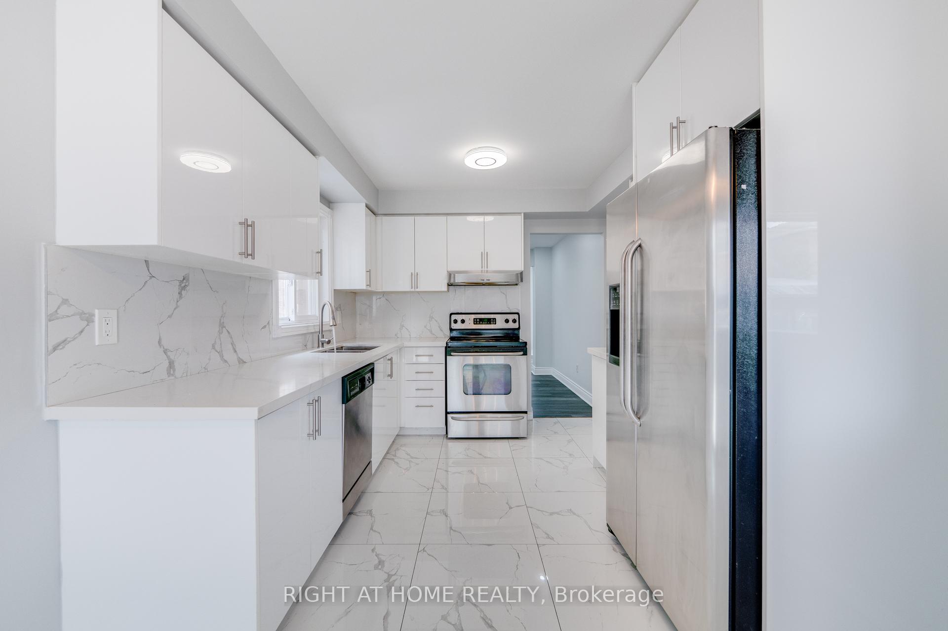 Photo 11 of 34 Meadowlark Drive, Brampton, Fletcher's Creek South — HOMEH