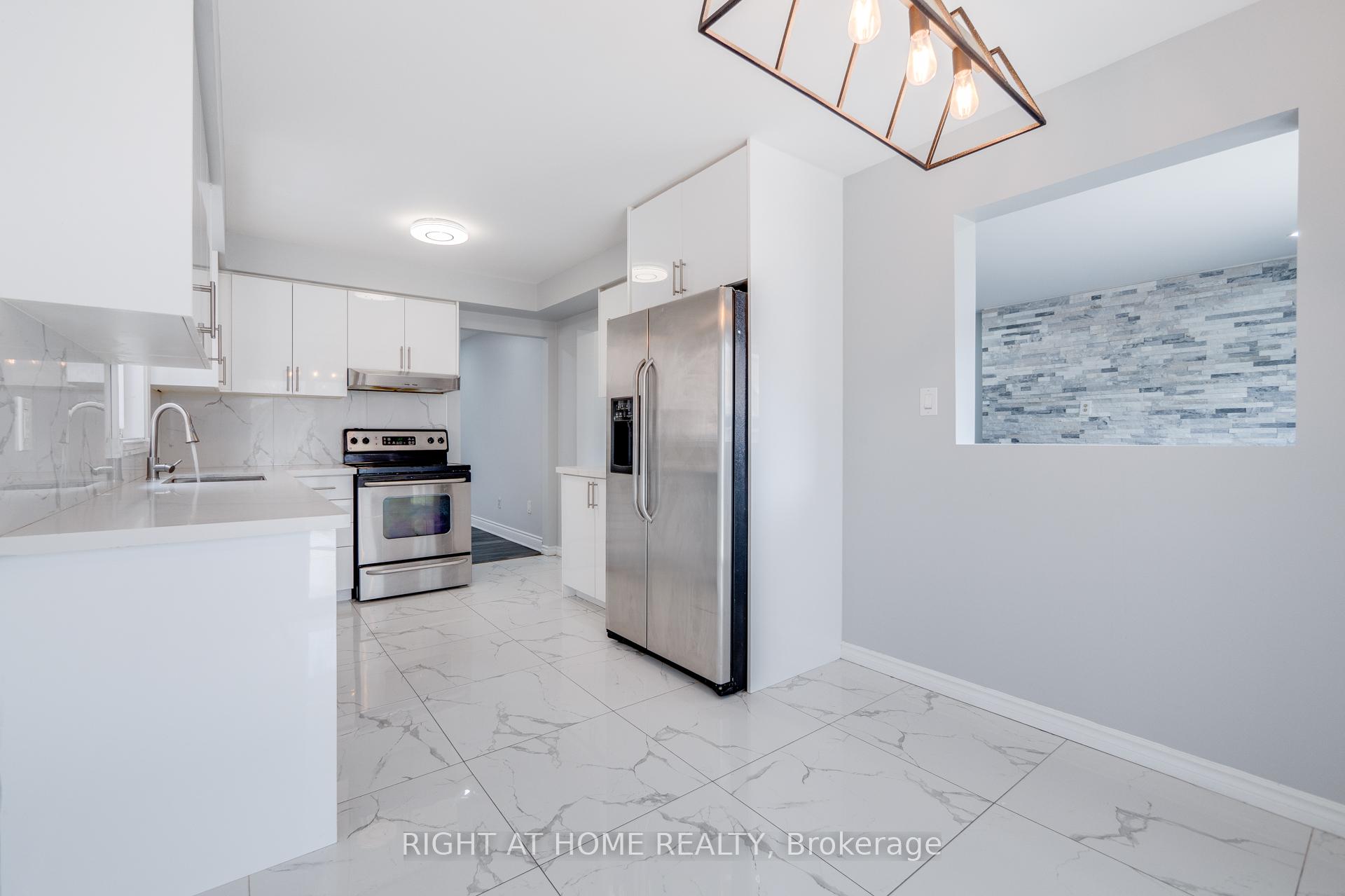 Photo 14 of 34 Meadowlark Drive, Brampton, Fletcher's Creek South — HOMEH