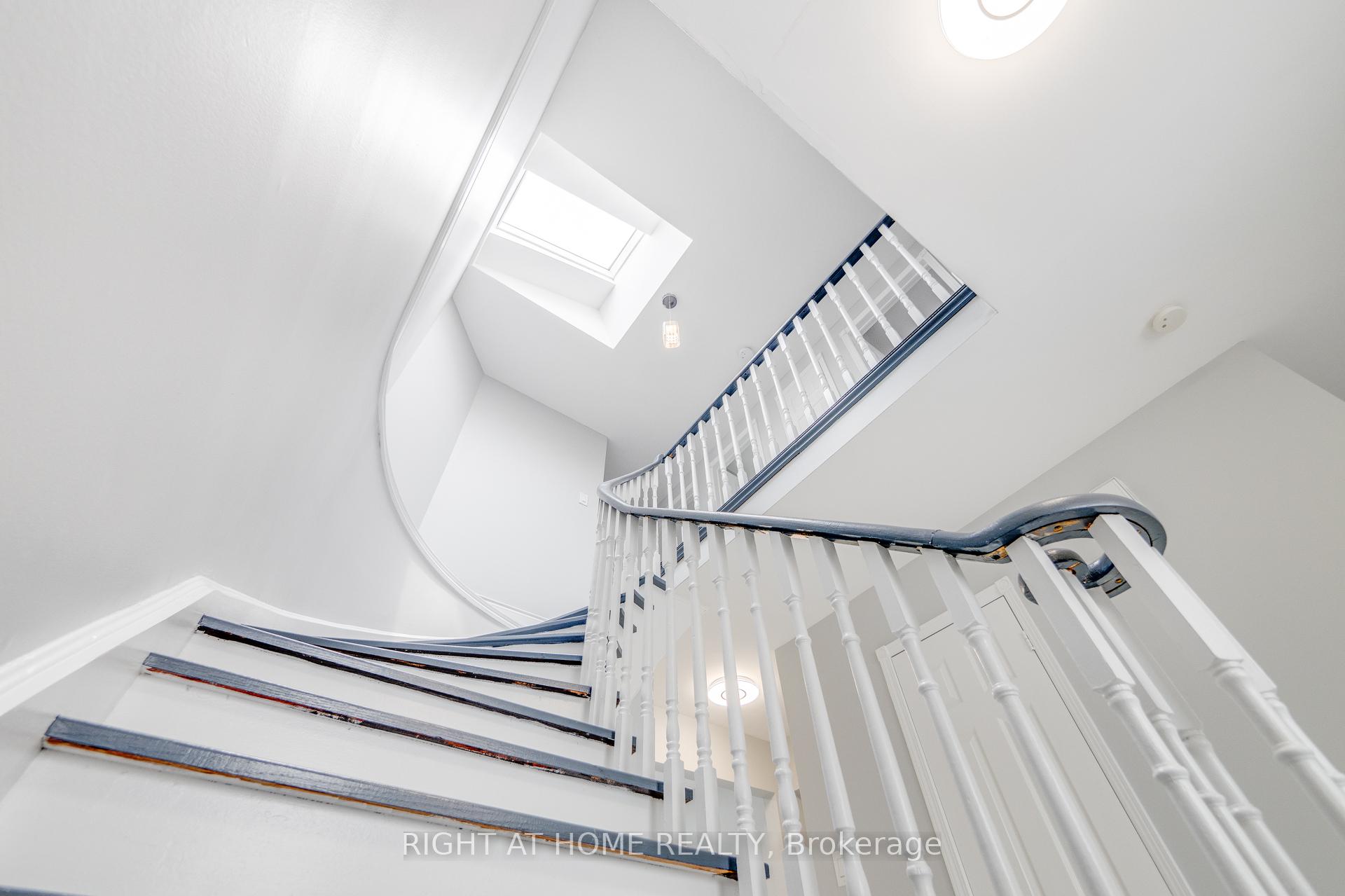 Photo 17 of 34 Meadowlark Drive, Brampton, Fletcher's Creek South — HOMEH
