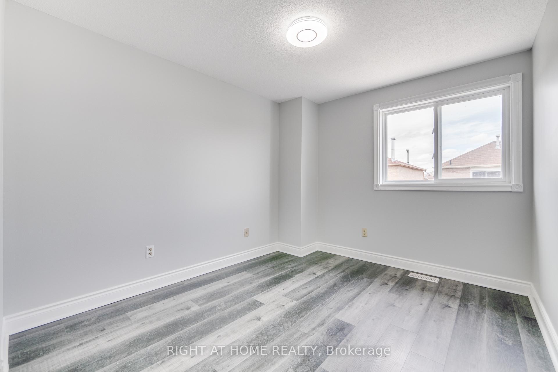 Photo 24 of 34 Meadowlark Drive, Brampton, Fletcher's Creek South — HOMEH