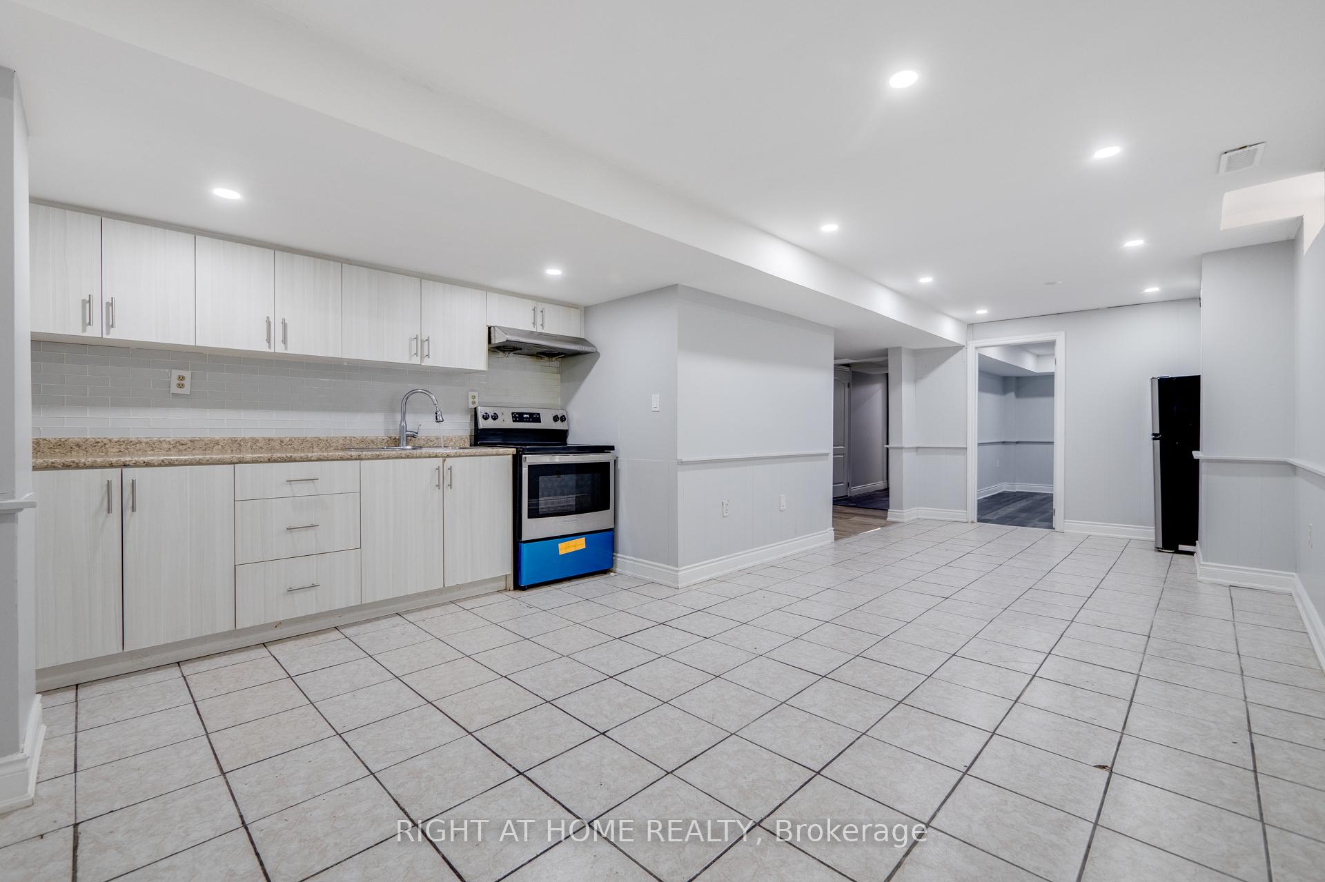 Photo 32 of 34 Meadowlark Drive, Brampton, Fletcher's Creek South — HOMEH