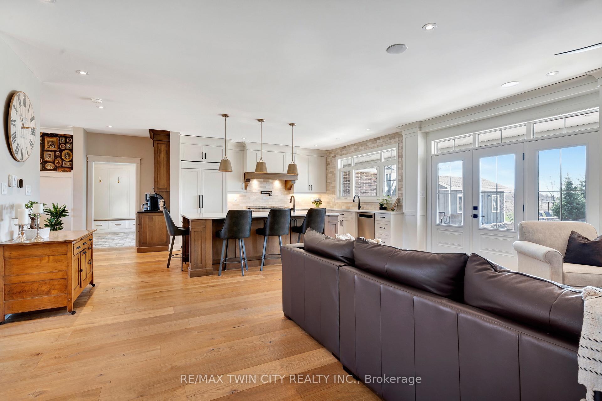 Photo 8 of 42 Parsonage Road, Hamilton, Rural Ancaster — HOMEH