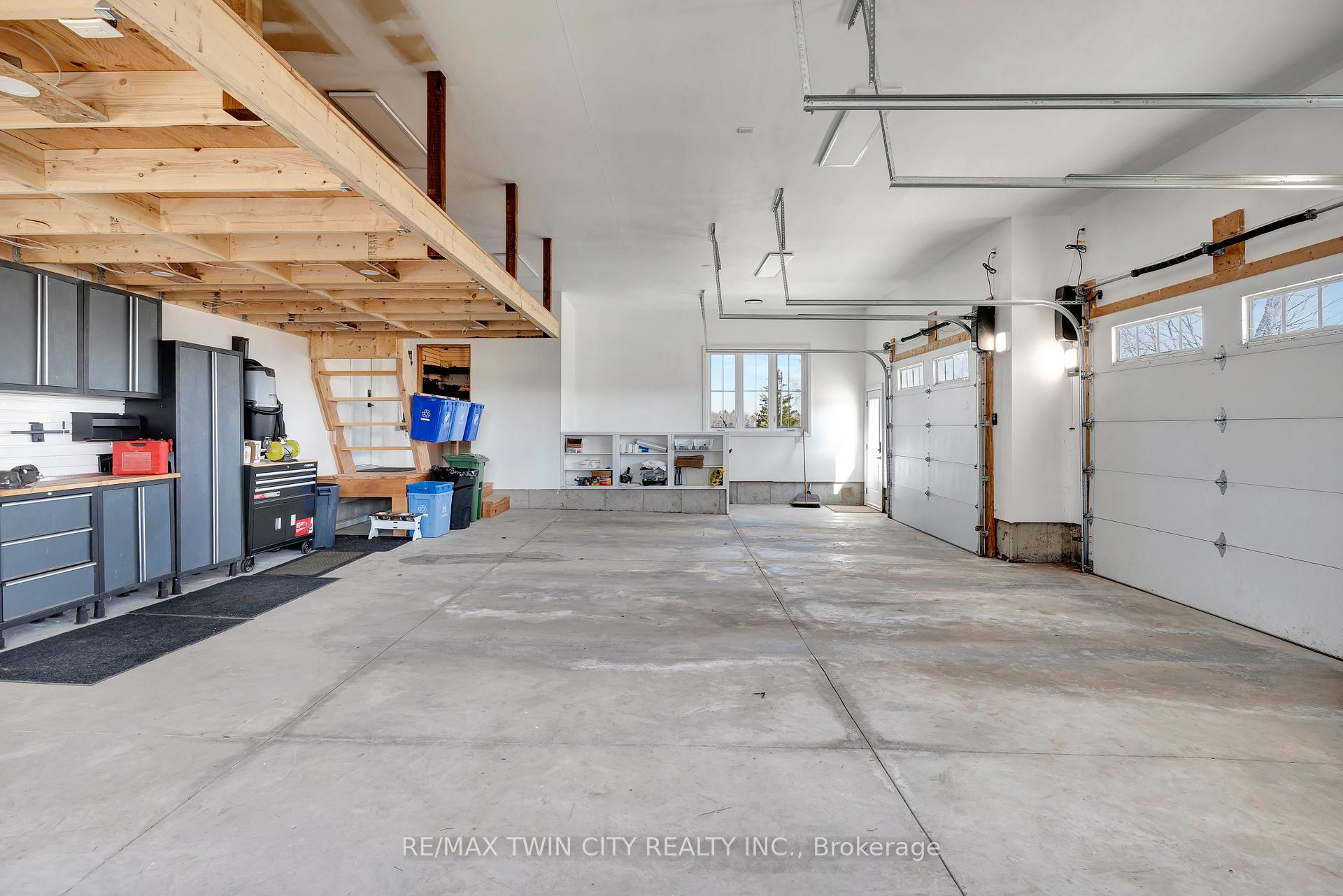 Photo 43 of 42 Parsonage Road, Hamilton, Rural Ancaster — HOMEH