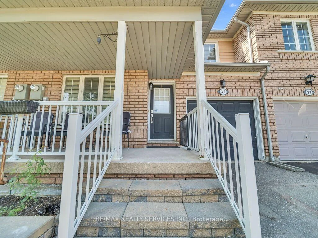 Photo 4 of 35 Peachleaf Crescent, Brampton, Fletcher's Meadow — HOMEH
