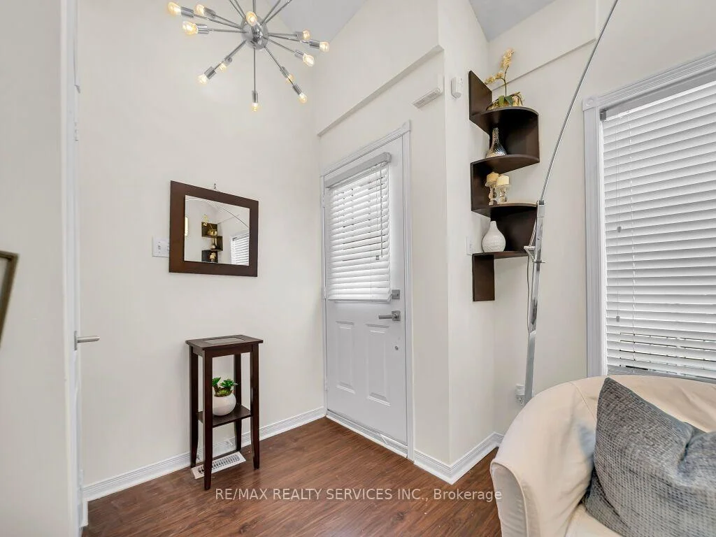 Photo 5 of 35 Peachleaf Crescent, Brampton, Fletcher's Meadow — HOMEH