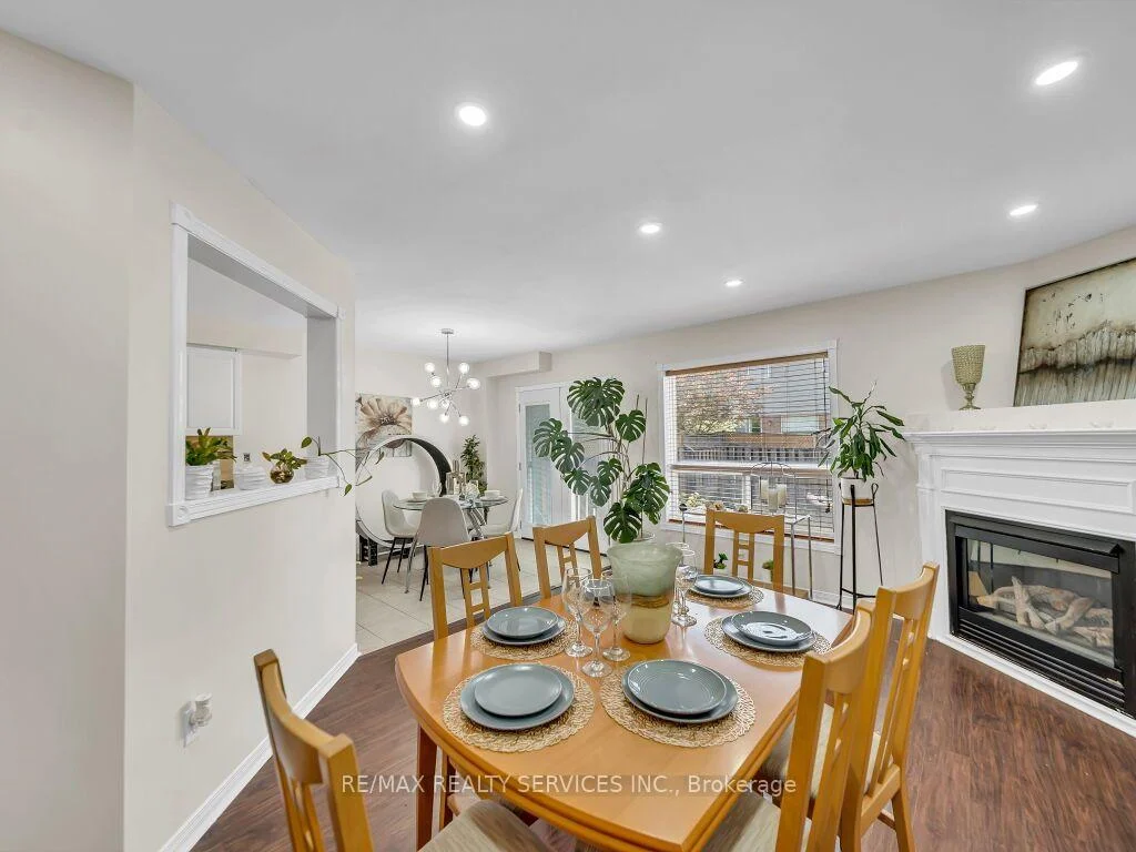Photo 15 of 35 Peachleaf Crescent, Brampton, Fletcher's Meadow — HOMEH