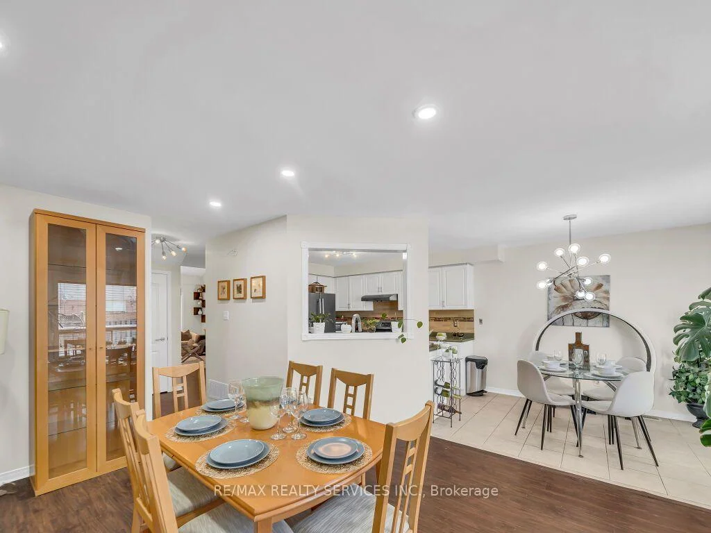 Photo 16 of 35 Peachleaf Crescent, Brampton, Fletcher's Meadow — HOMEH