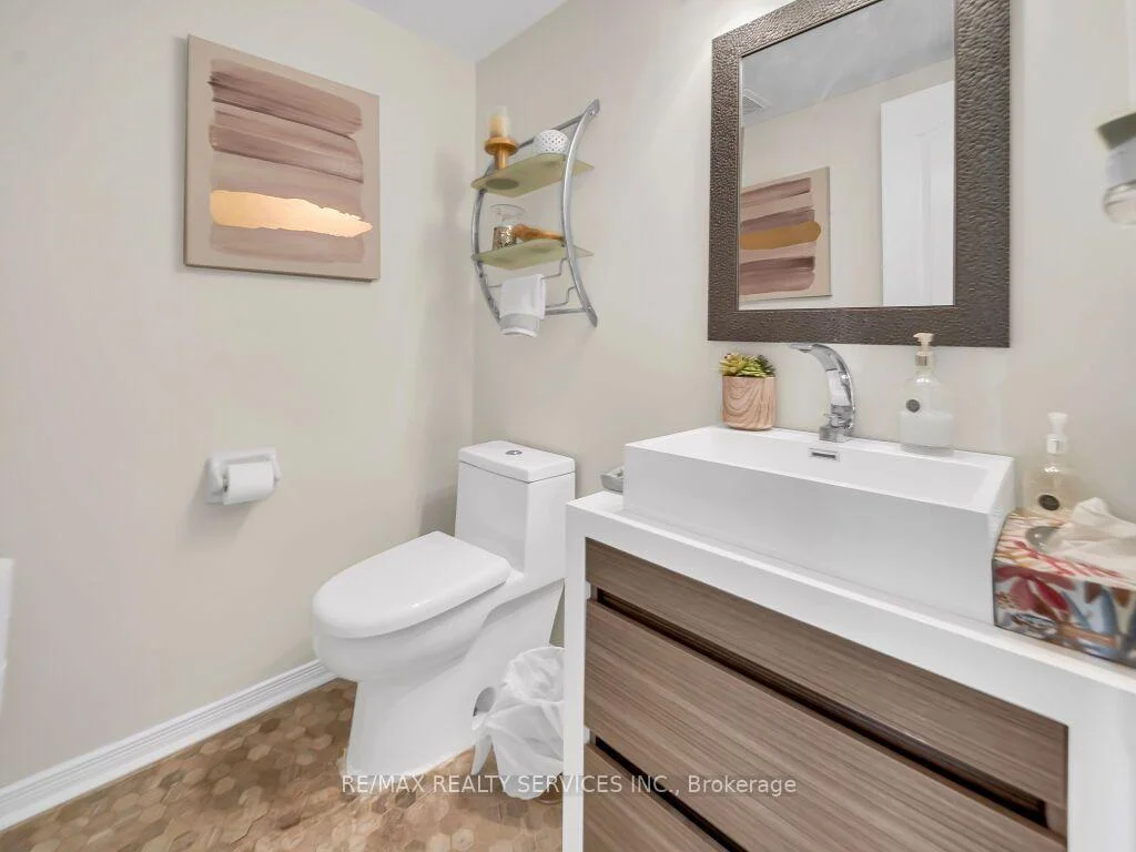 Photo 18 of 35 Peachleaf Crescent, Brampton, Fletcher's Meadow — HOMEH