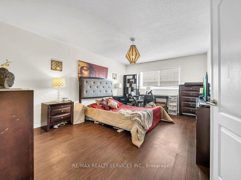 Photo 22 of 35 Peachleaf Crescent, Brampton, Fletcher's Meadow — HOMEH