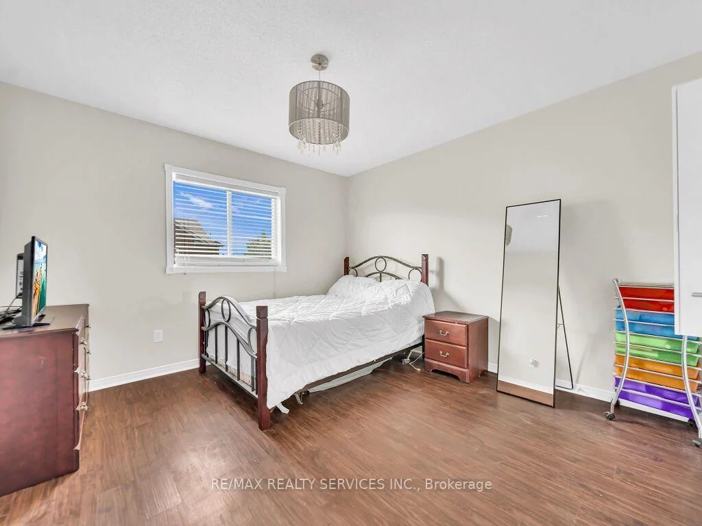 Photo 27 of 35 Peachleaf Crescent, Brampton, Fletcher's Meadow — HOMEH