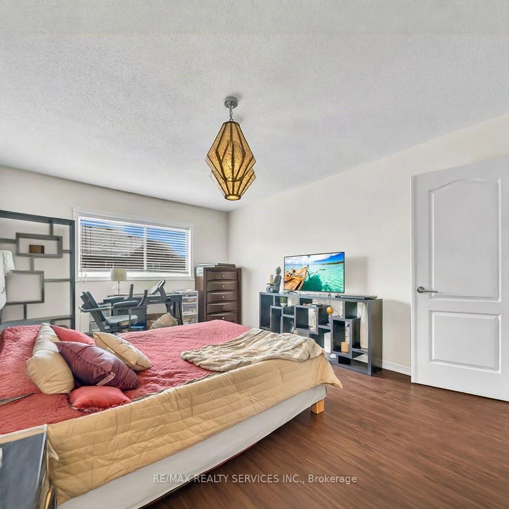 Photo 21 of 35 Peachleaf Crescent, Brampton, Fletcher's Meadow — HOMEH