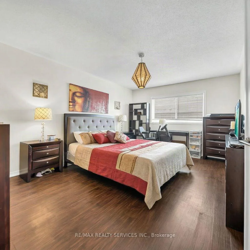 Photo 23 of 35 Peachleaf Crescent, Brampton, Fletcher's Meadow — HOMEH