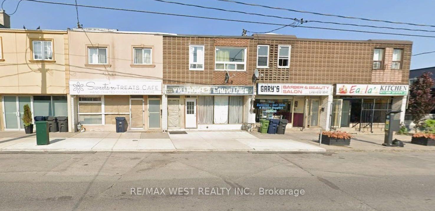 Front of 481A Oakwood Avenue