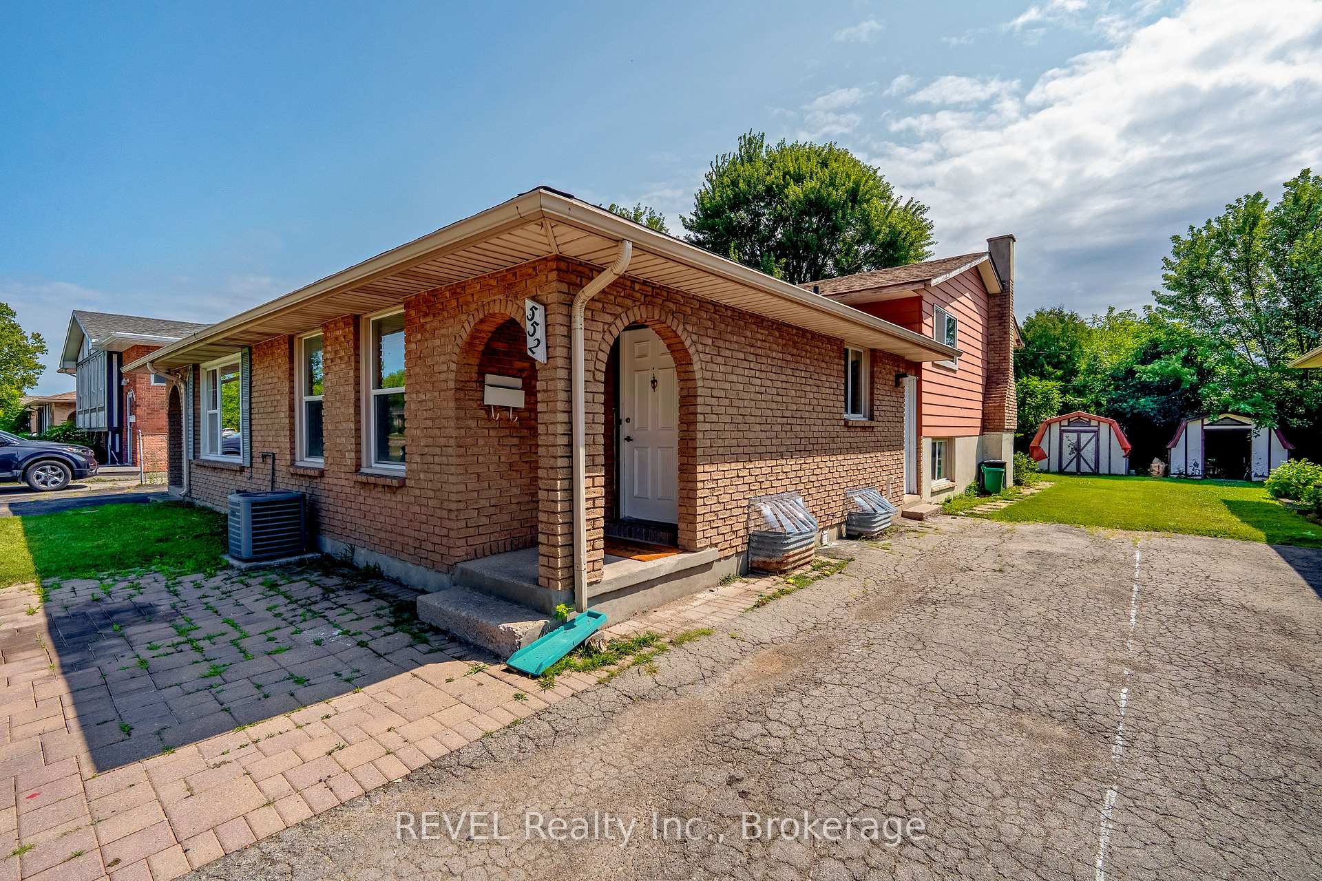 Photo 3 of 552 First Avenue, Welland, N. Welland — HOMEH