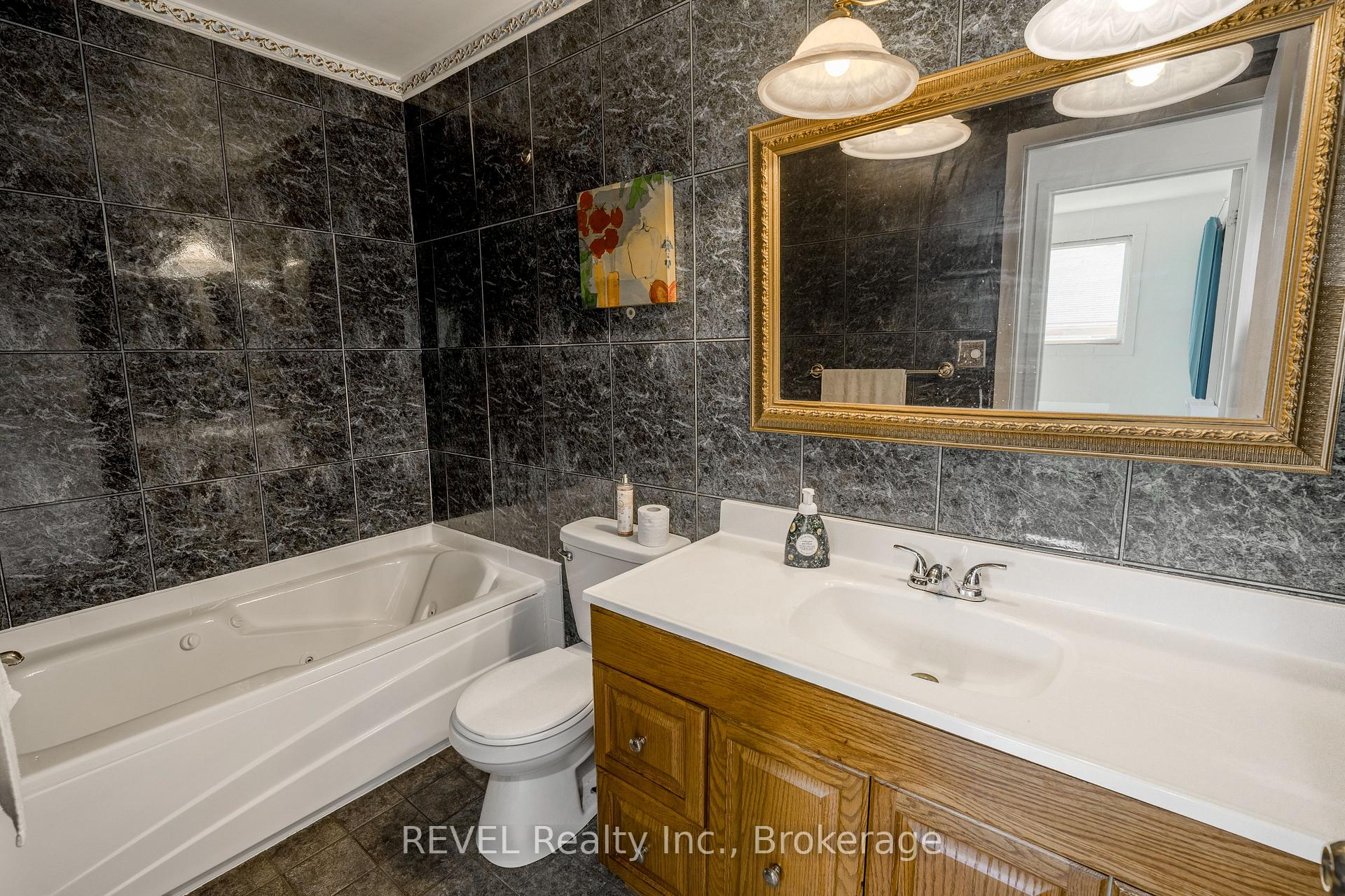 Photo 13 of 552 First Avenue, Welland, N. Welland — HOMEH