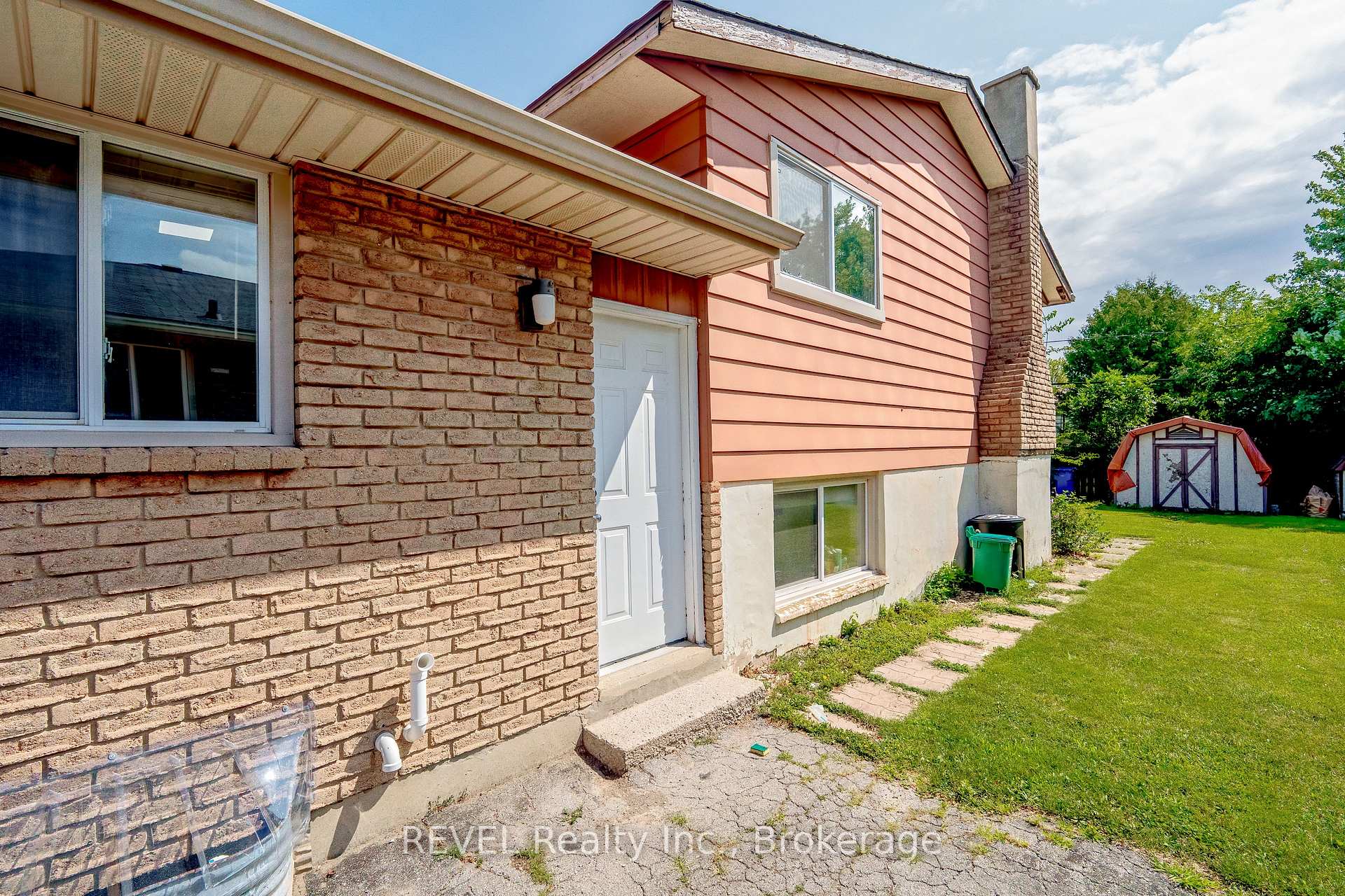 Photo 16 of 552 First Avenue, Welland, N. Welland — HOMEH