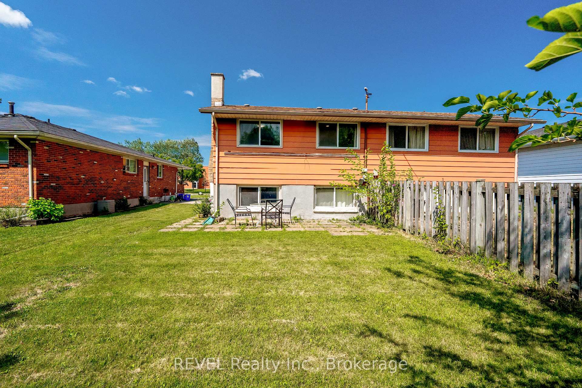 Photo 23 of 552 First Avenue, Welland, N. Welland — HOMEH