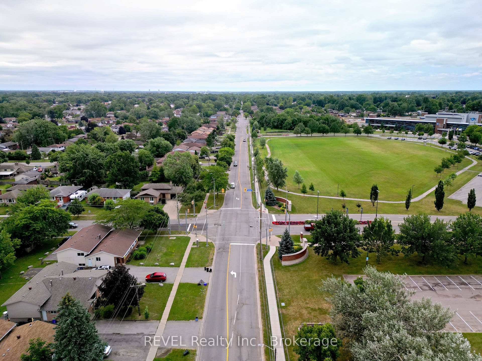 Photo 24 of 552 First Avenue, Welland, N. Welland — HOMEH