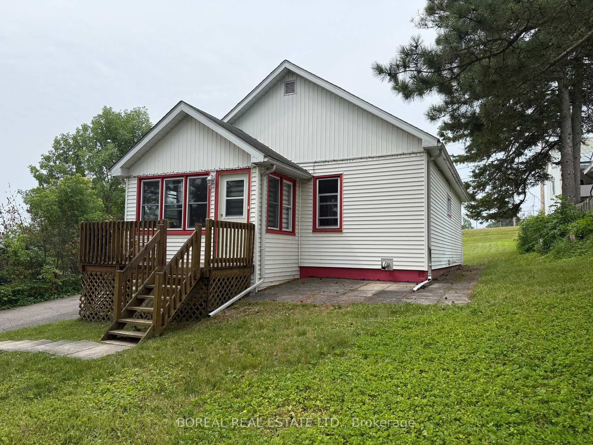 Photo 1 of 357 Fifth Avenue, Cochrane — HOMEH