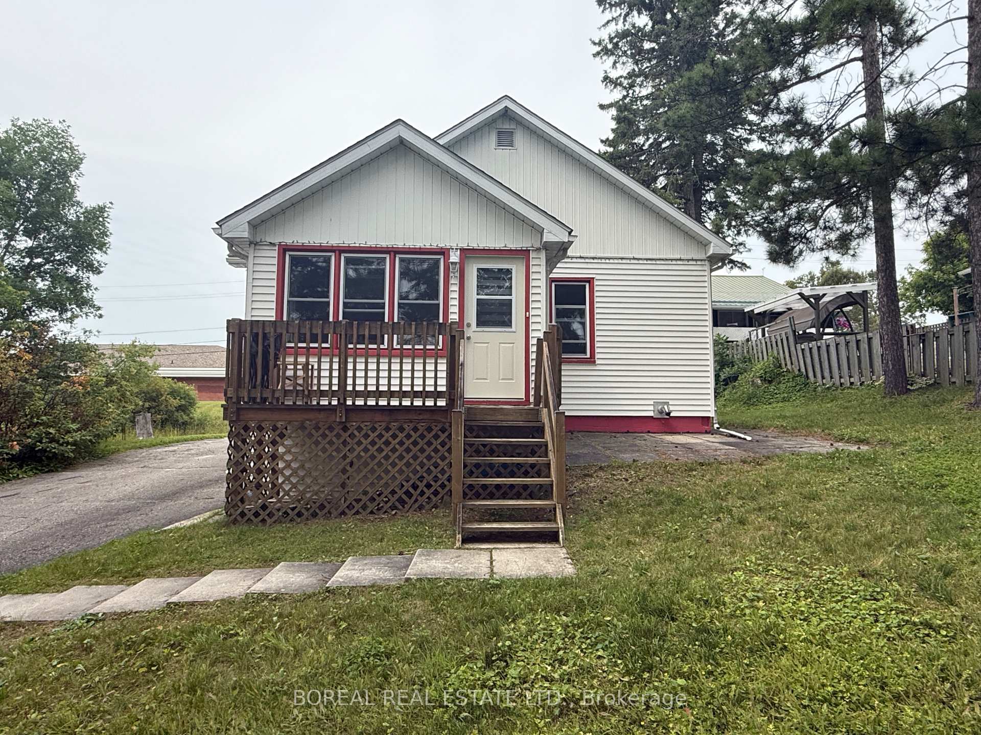 Photo 2 of 357 Fifth Avenue, Cochrane — HOMEH